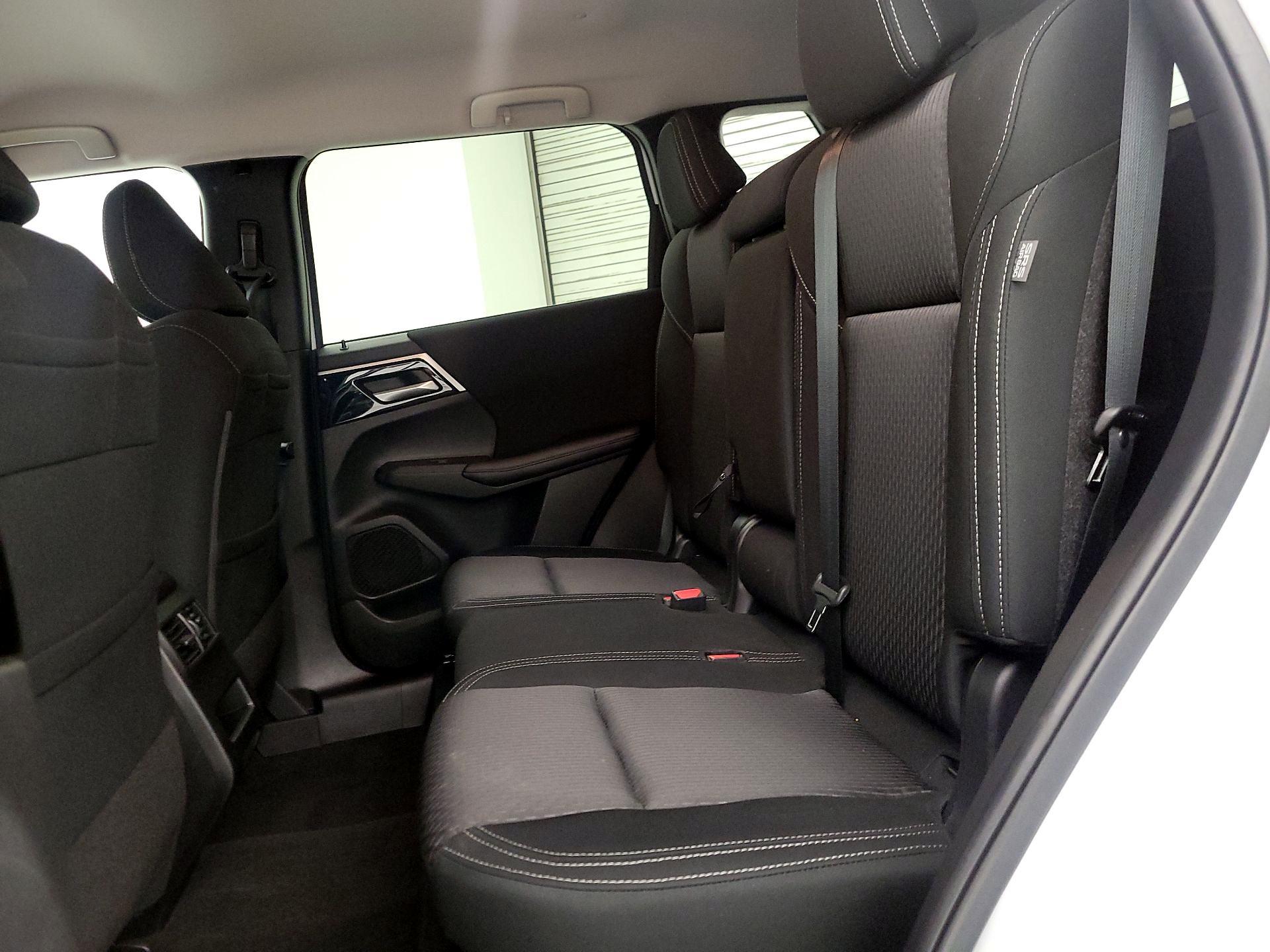 Thumbnail: 2023 Mitsubishi Outlander - 19