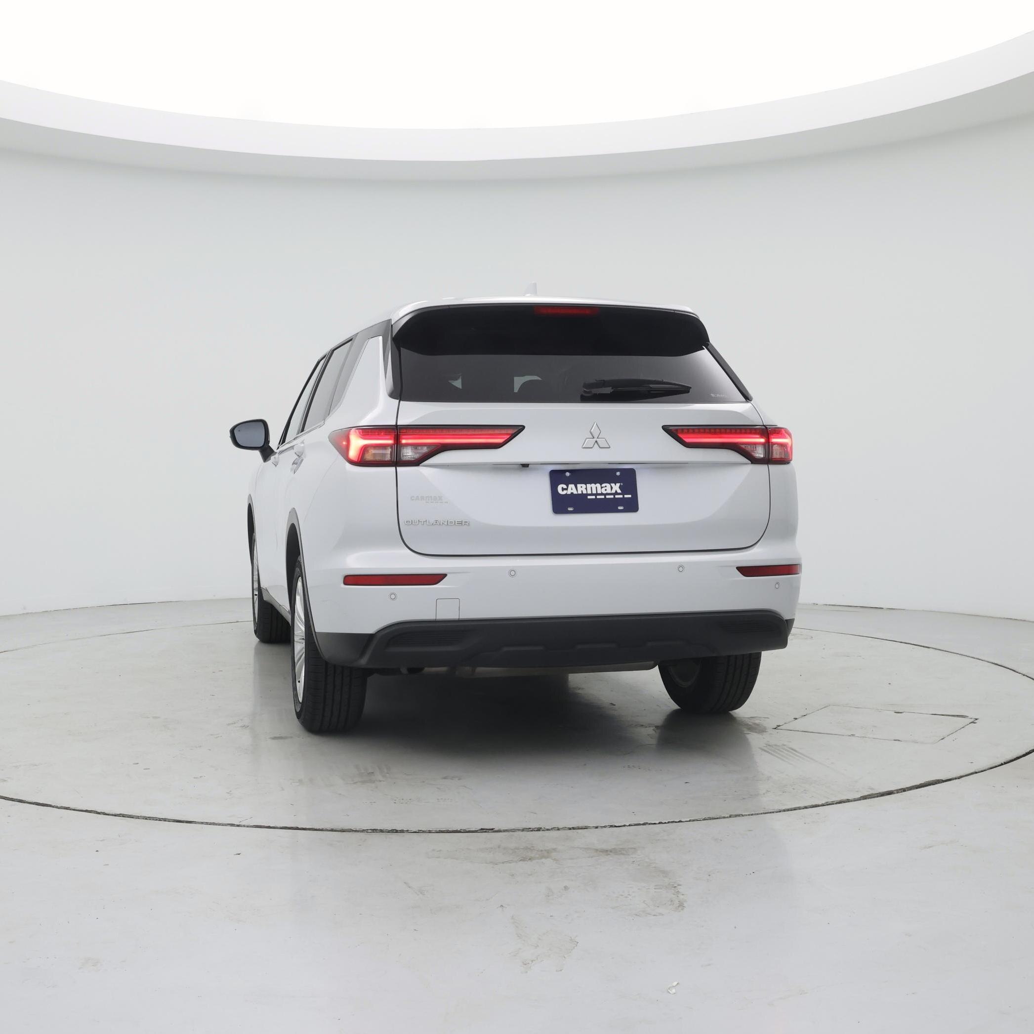 Thumbnail: 2023 Mitsubishi Outlander - 6