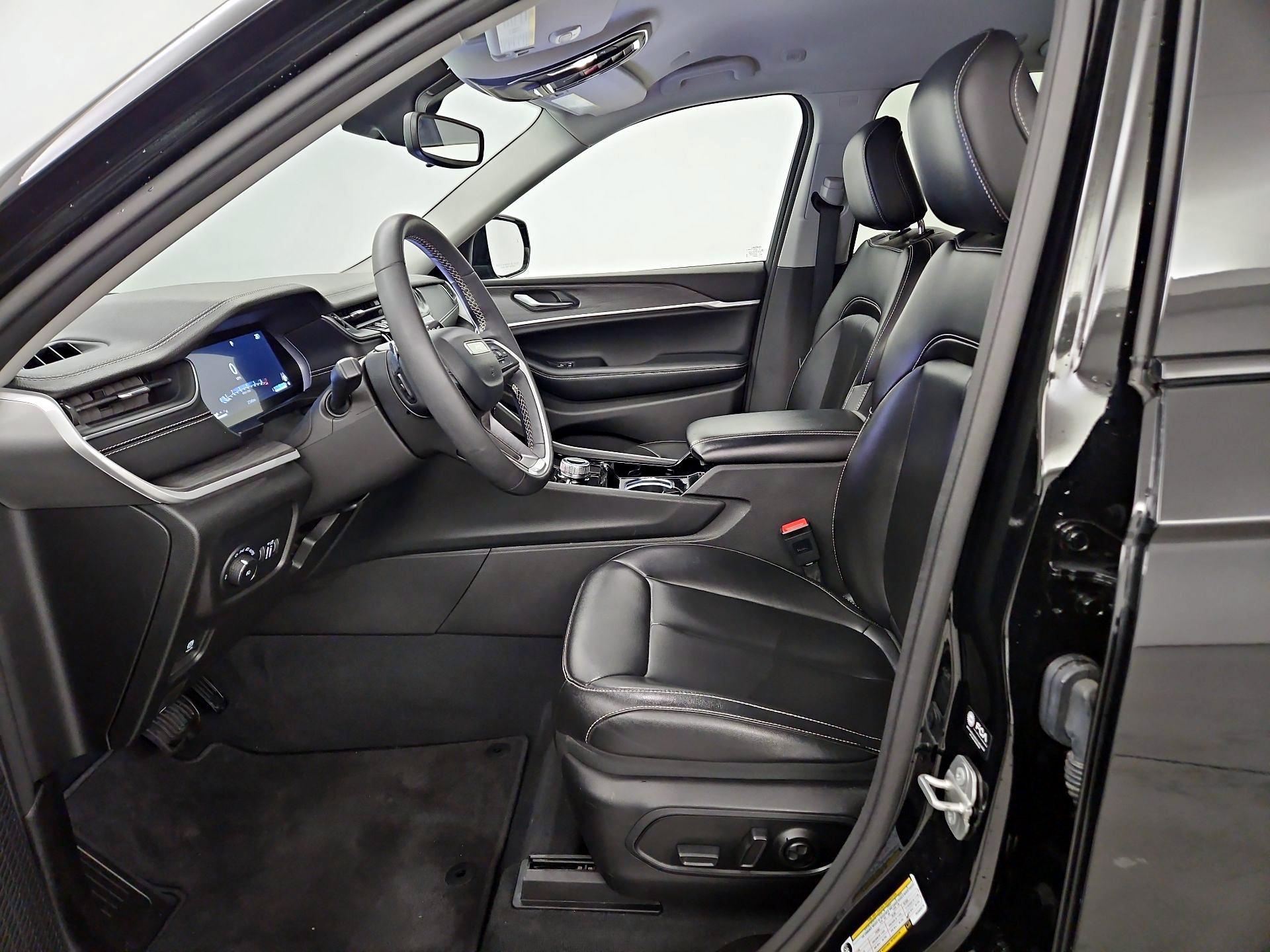 Thumbnail: 2023 Jeep Grand Cherokee - 11