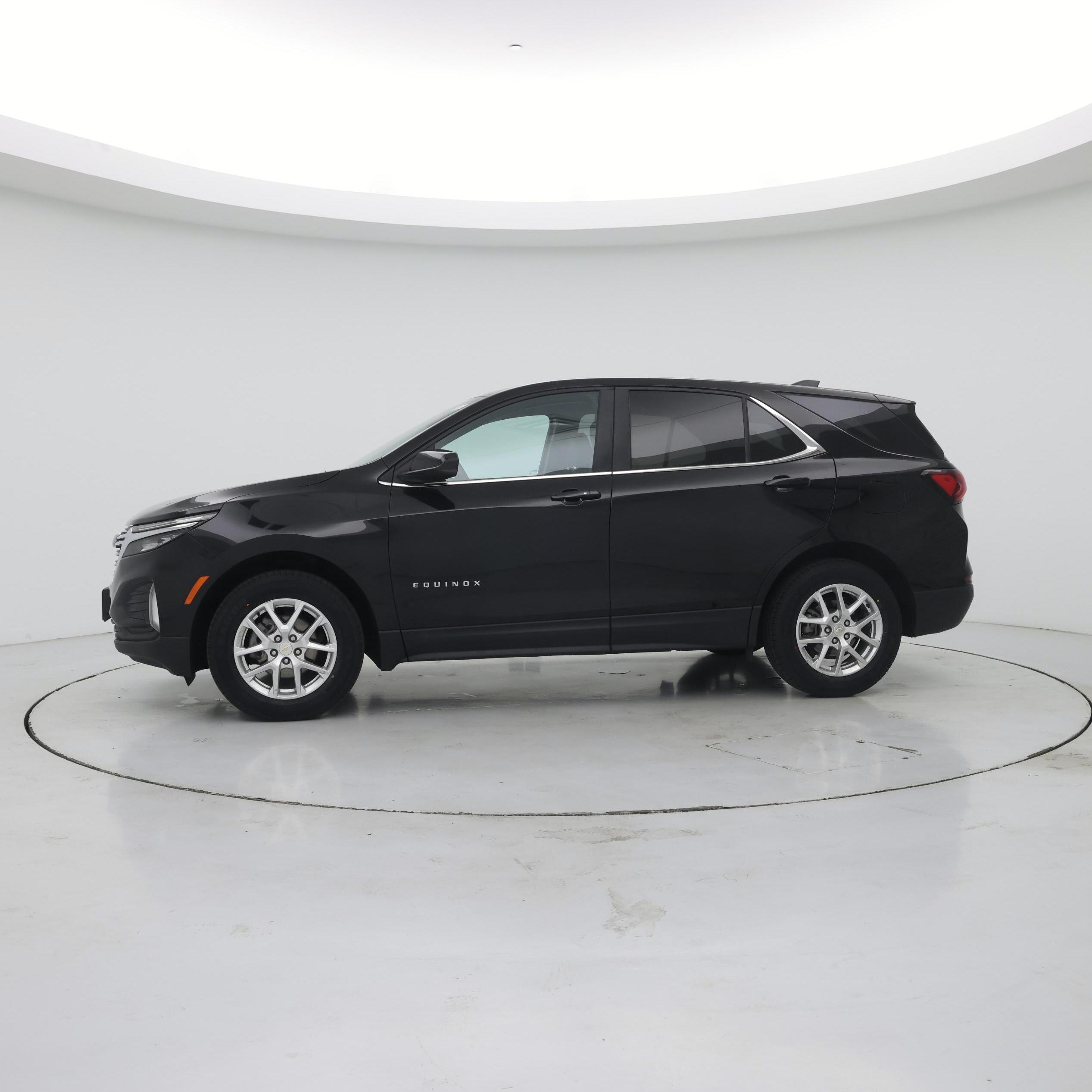 Thumbnail: 2022 Chevrolet Equinox - 3