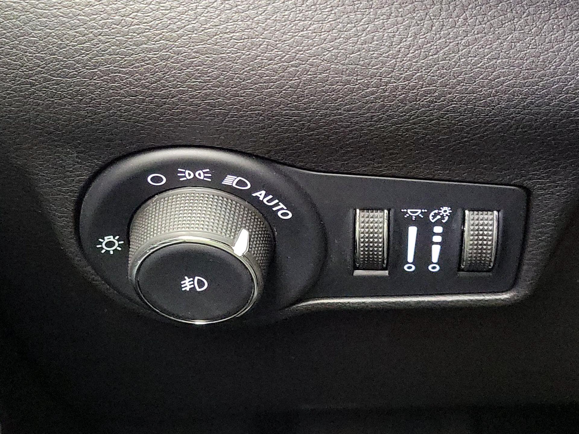 Thumbnail: 2022 Jeep Compass - 13