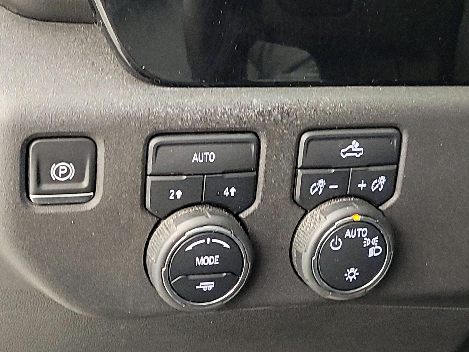 Thumbnail: 2022 Chevrolet Silverado 1500 - 13