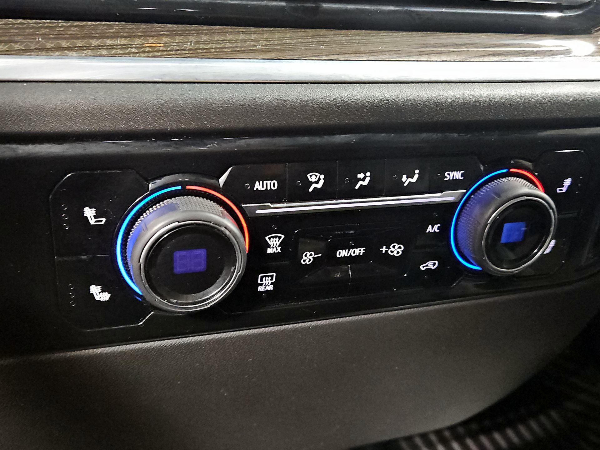 Thumbnail: 2022 Chevrolet Silverado 1500 - 16