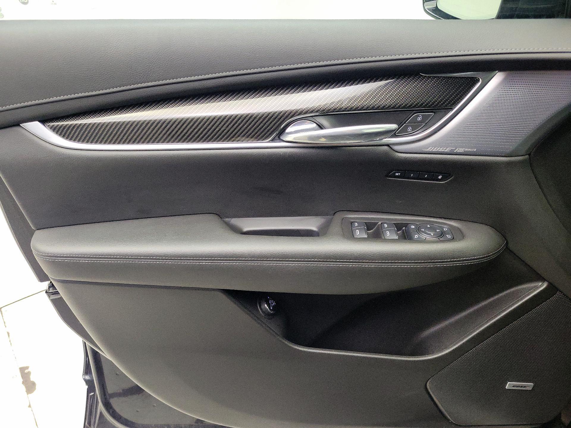 Thumbnail: 2023 Cadillac XT6 - 12