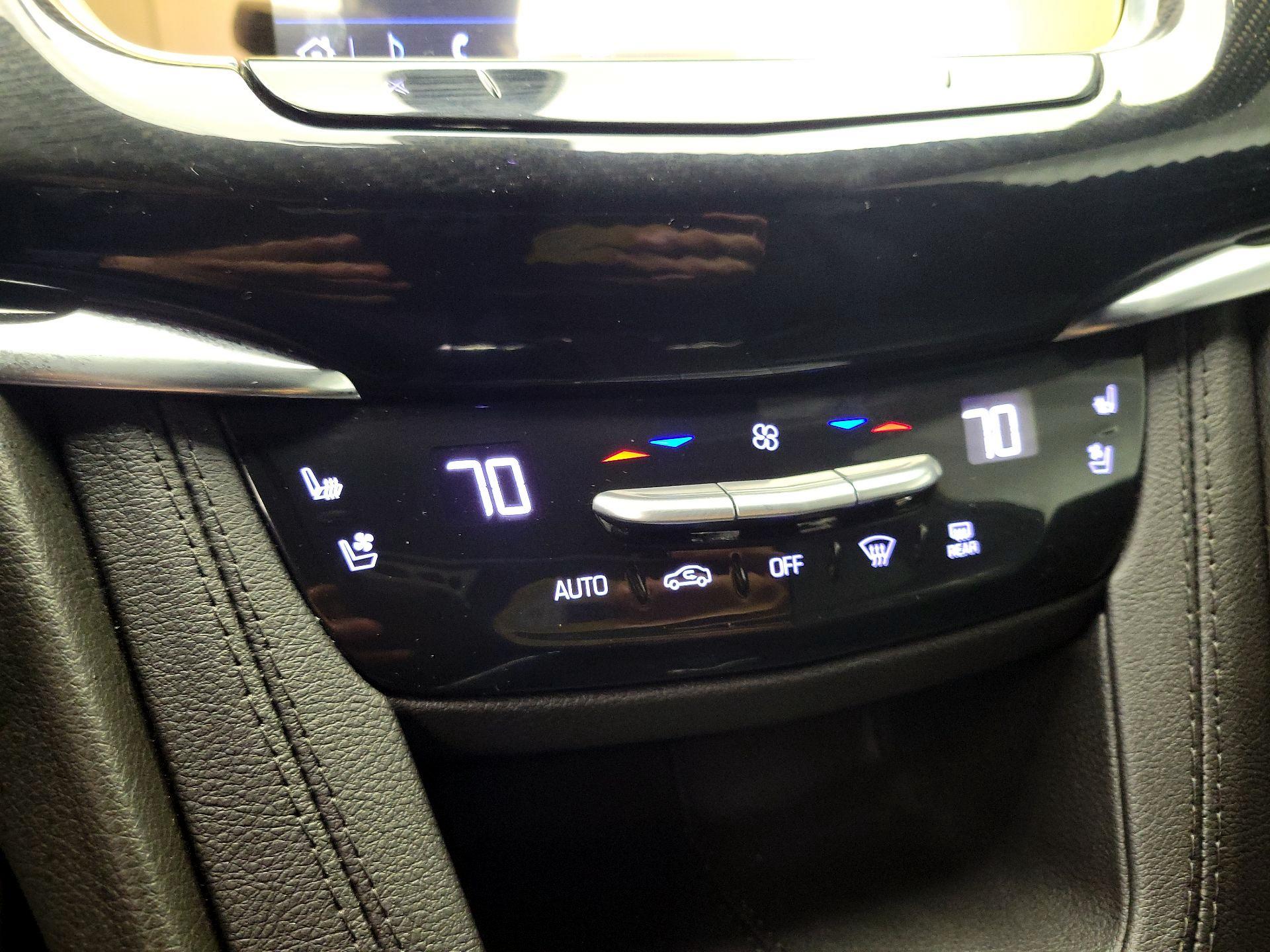 Thumbnail: 2023 Cadillac XT6 - 17