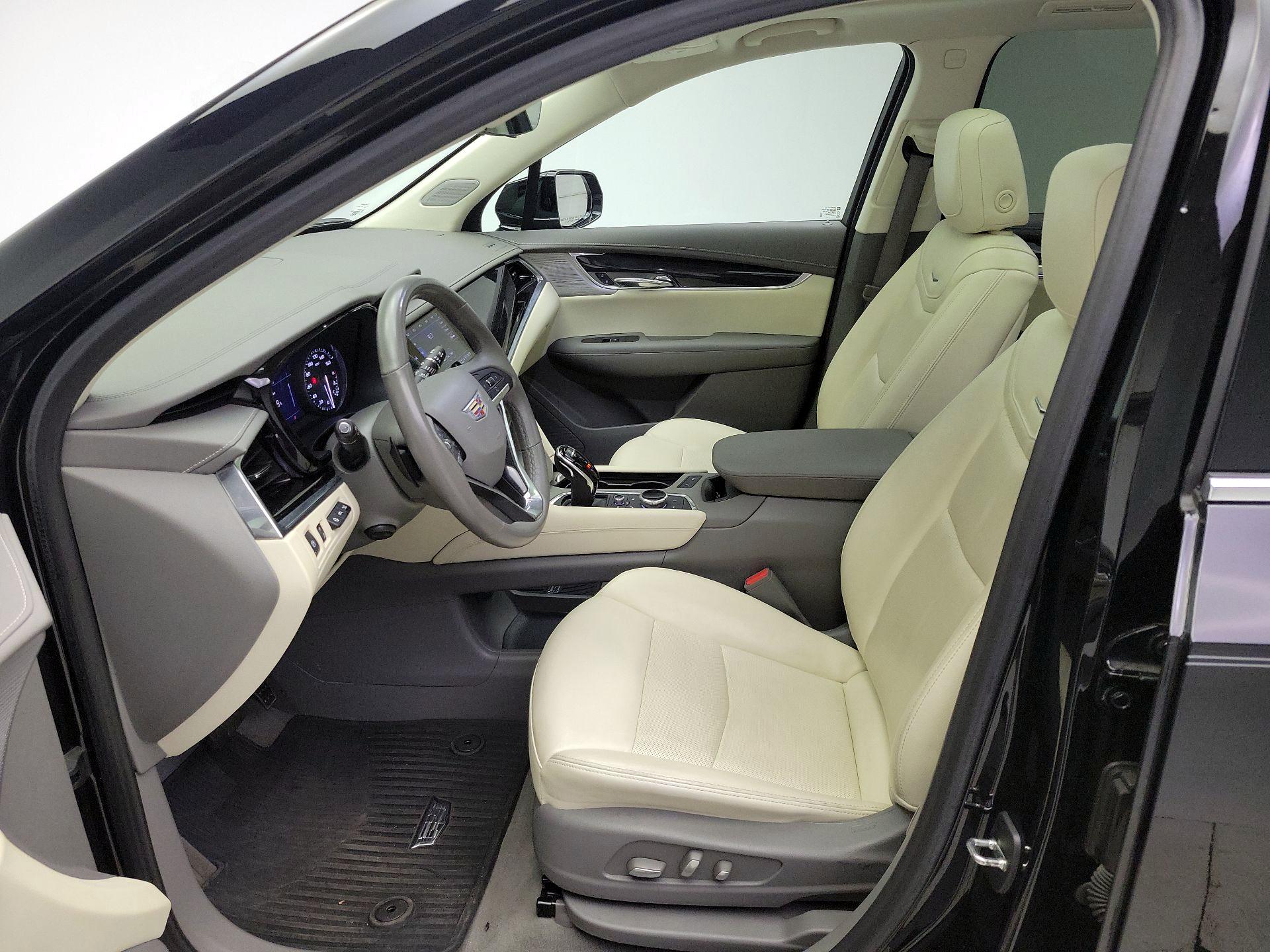 Thumbnail: 2023 Cadillac XT6 - 11