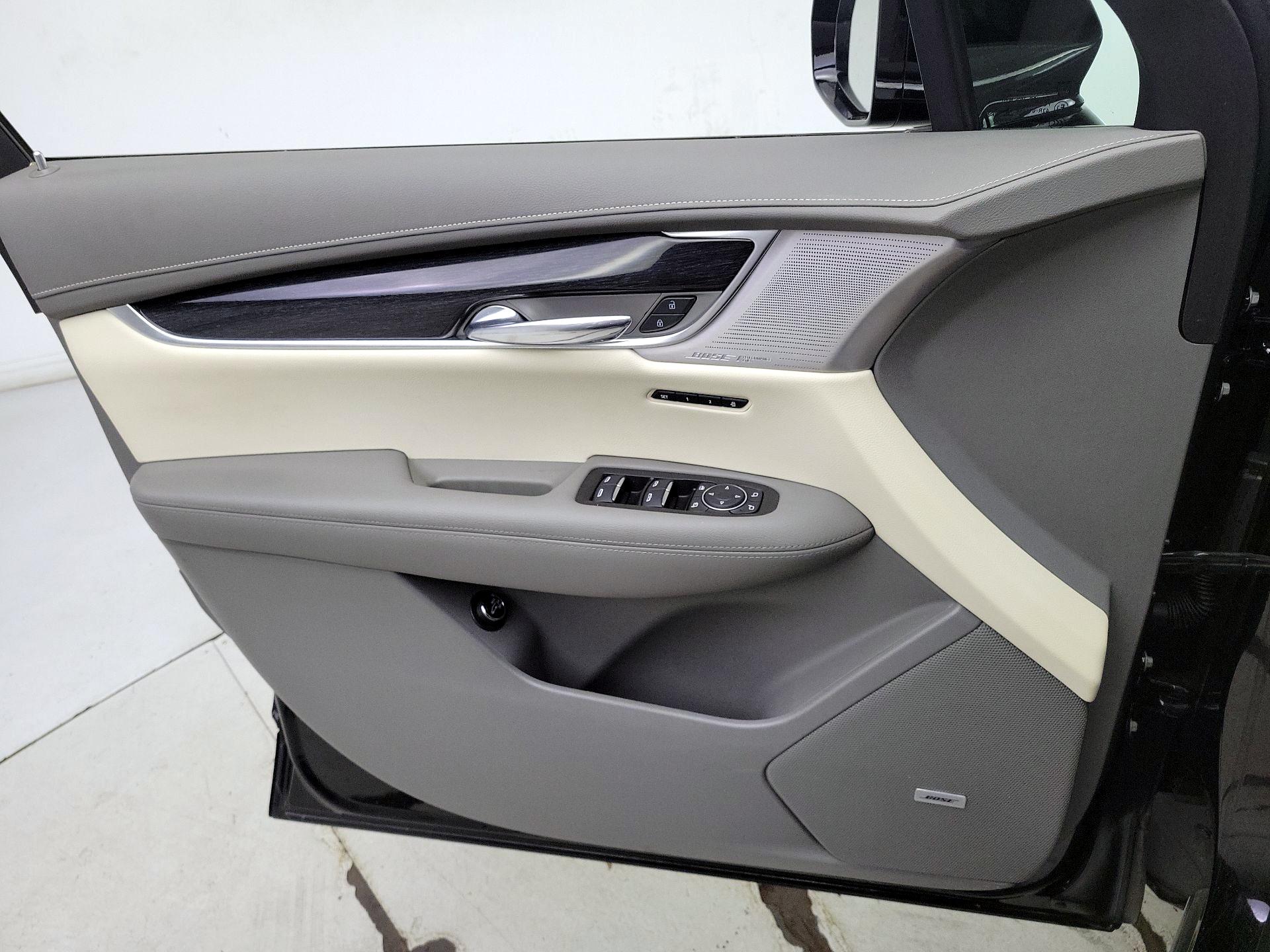 Thumbnail: 2023 Cadillac XT6 - 12