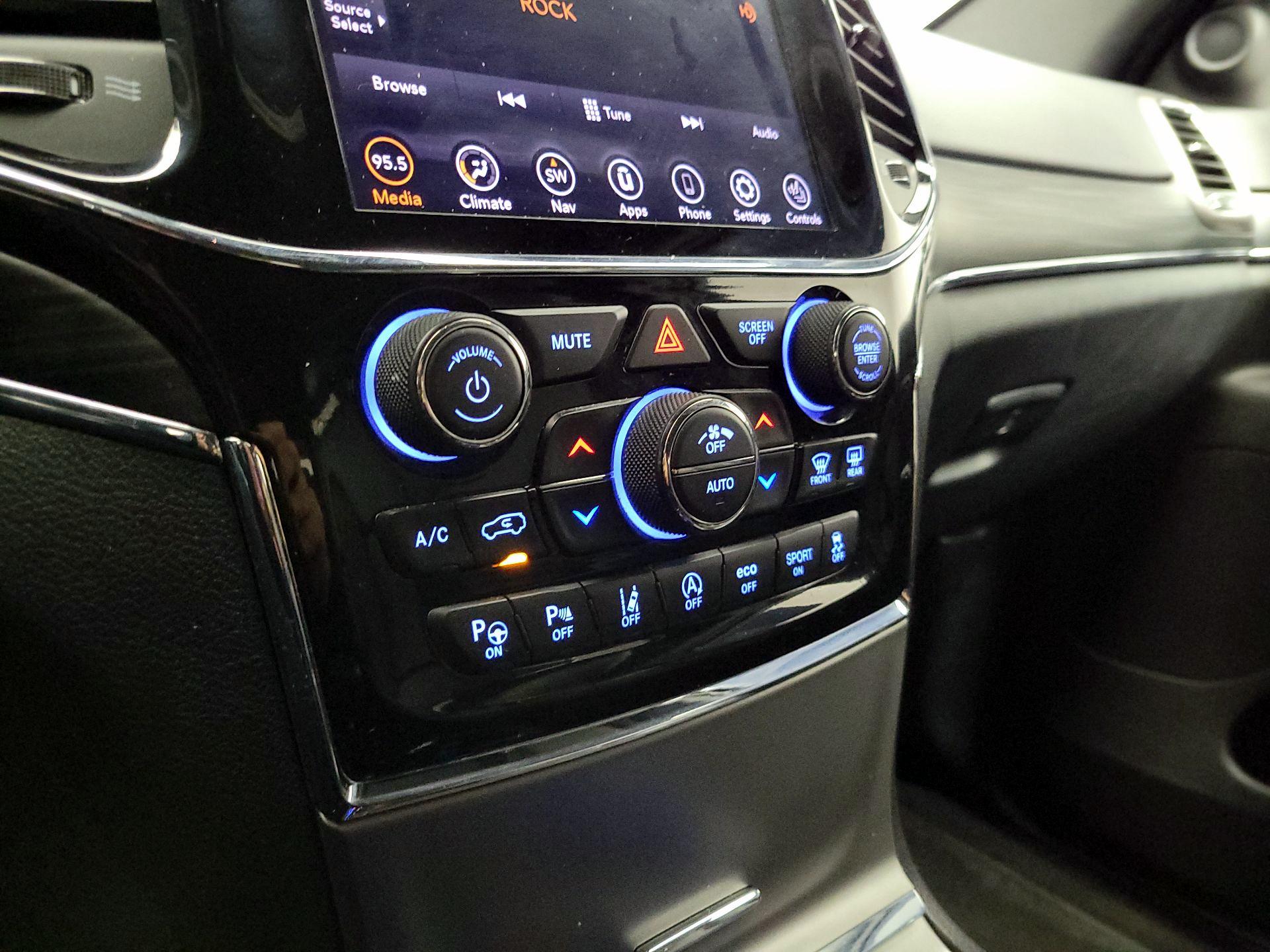 Thumbnail: 2020 Jeep Grand Cherokee - 17