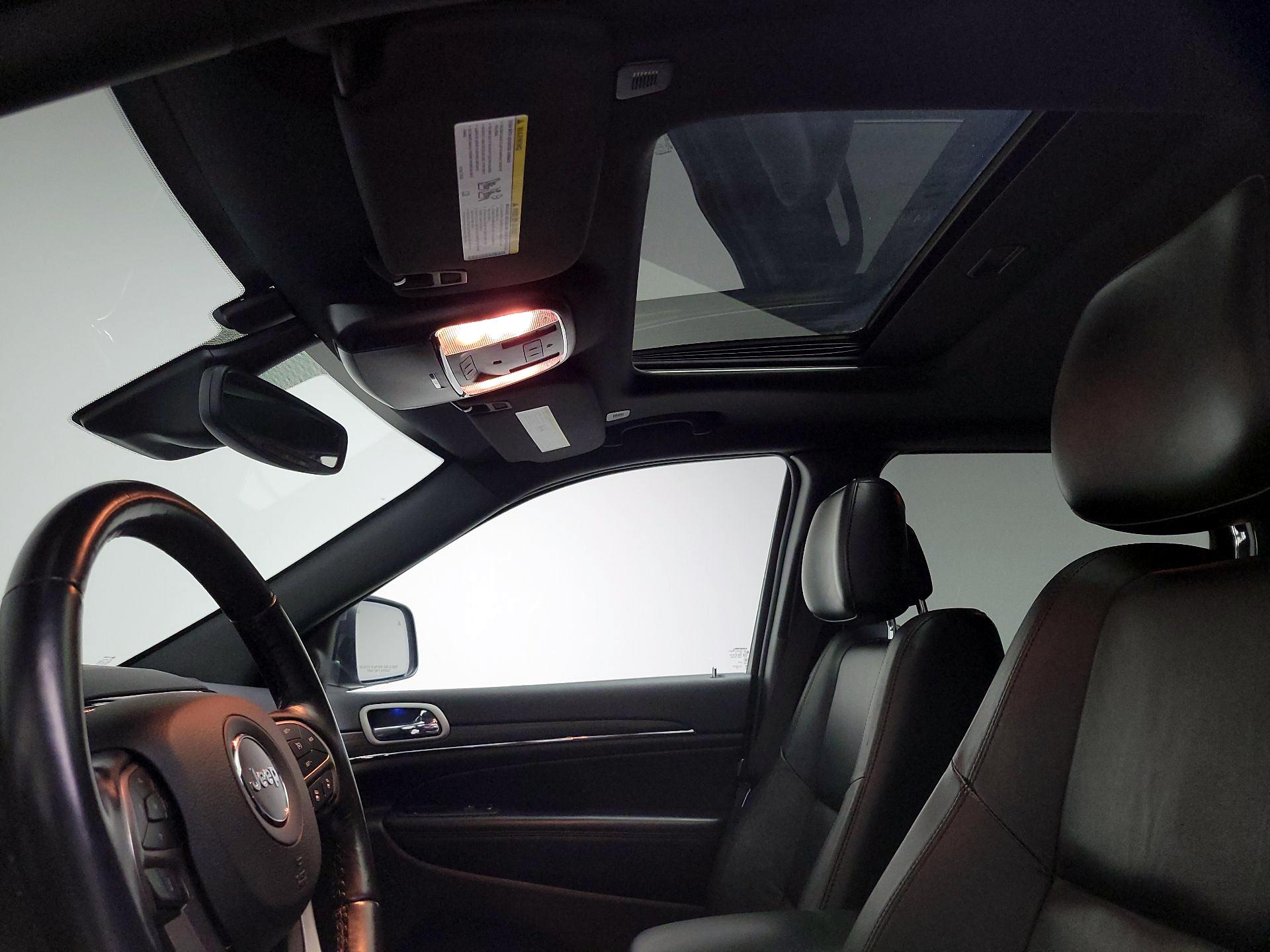 Thumbnail: 2020 Jeep Grand Cherokee - 20