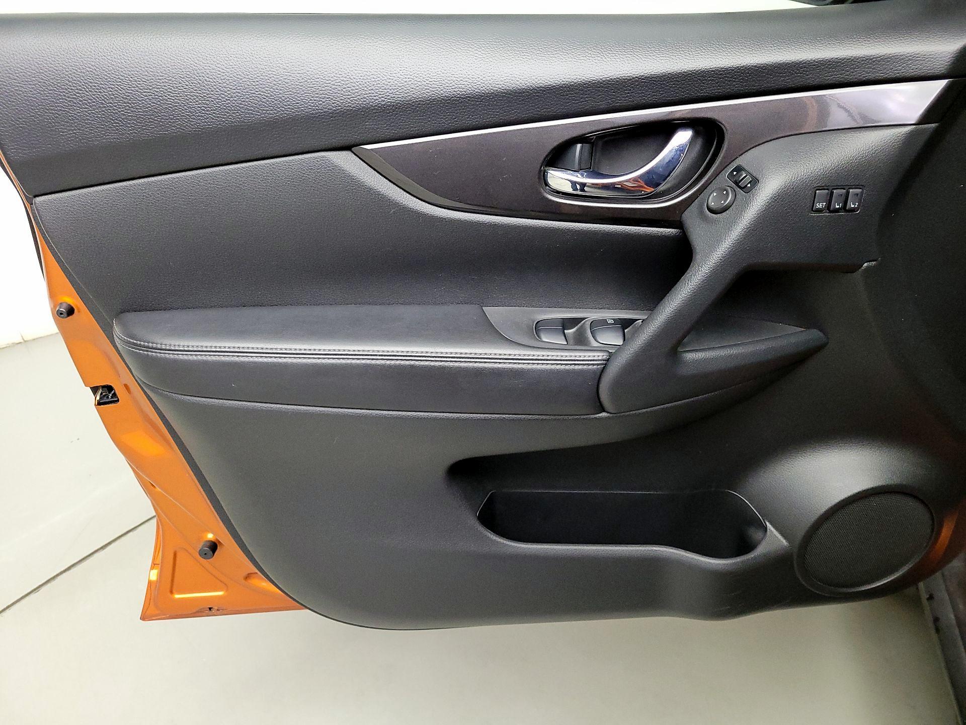 Thumbnail: 2020 Nissan Rogue - 12