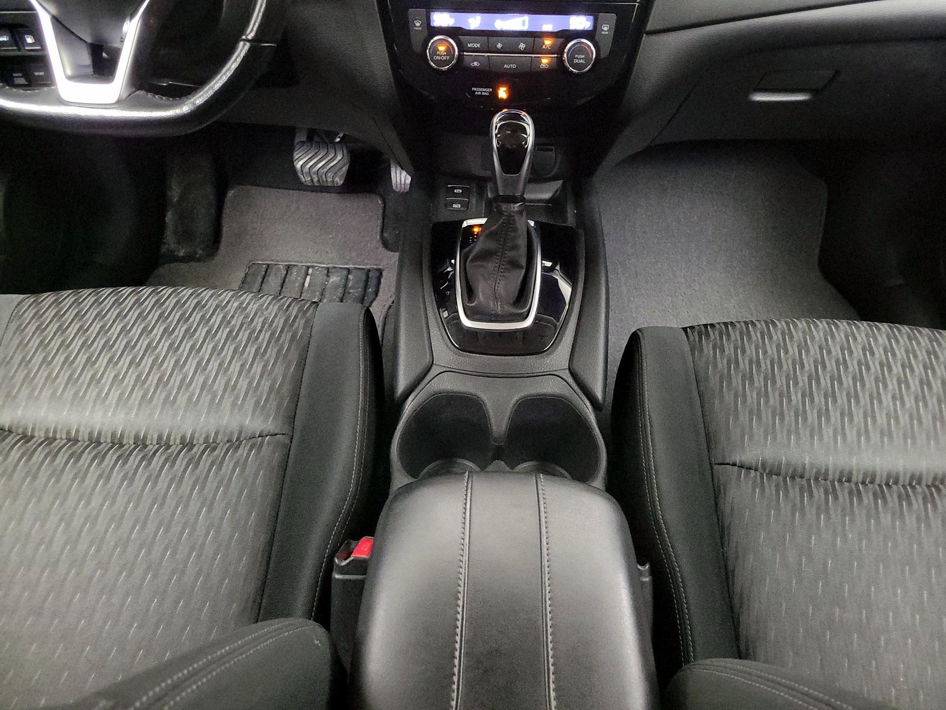 Thumbnail: 2020 Nissan Rogue - 18