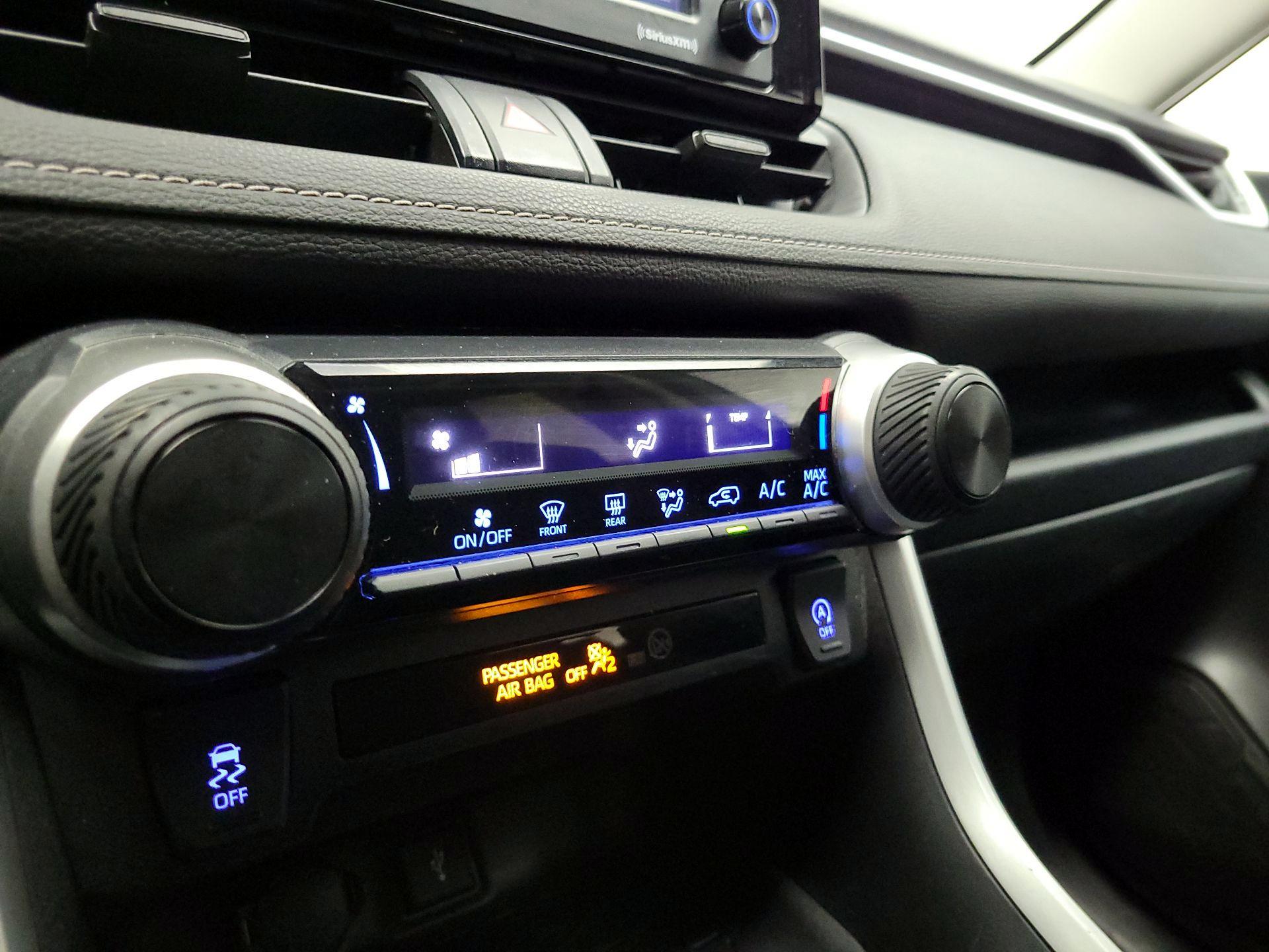 Thumbnail: 2020 Toyota RAV4 - 16