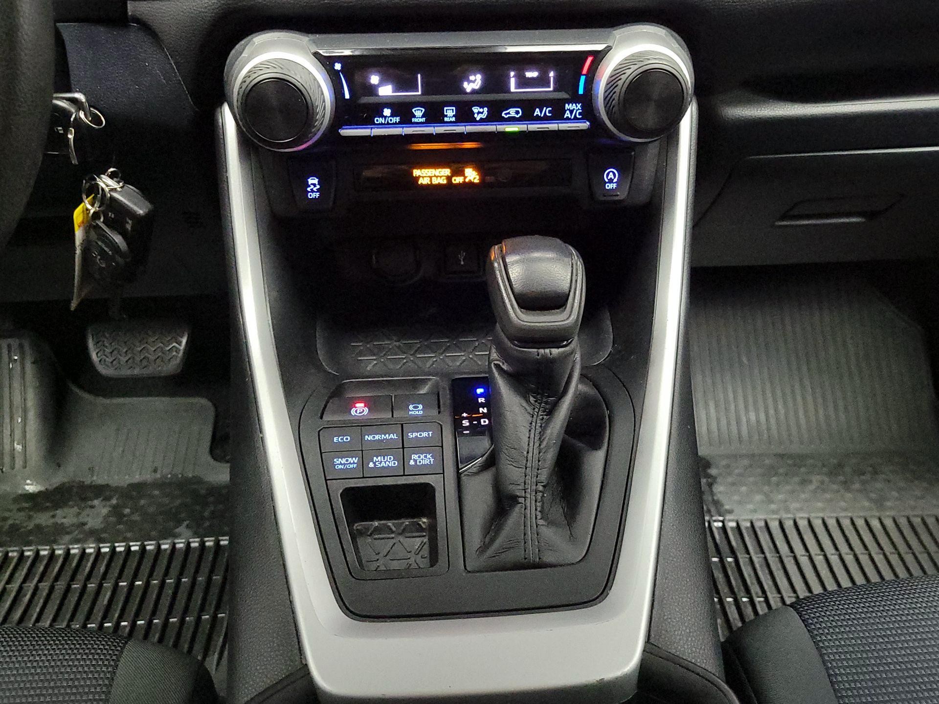 Thumbnail: 2020 Toyota RAV4 - 17