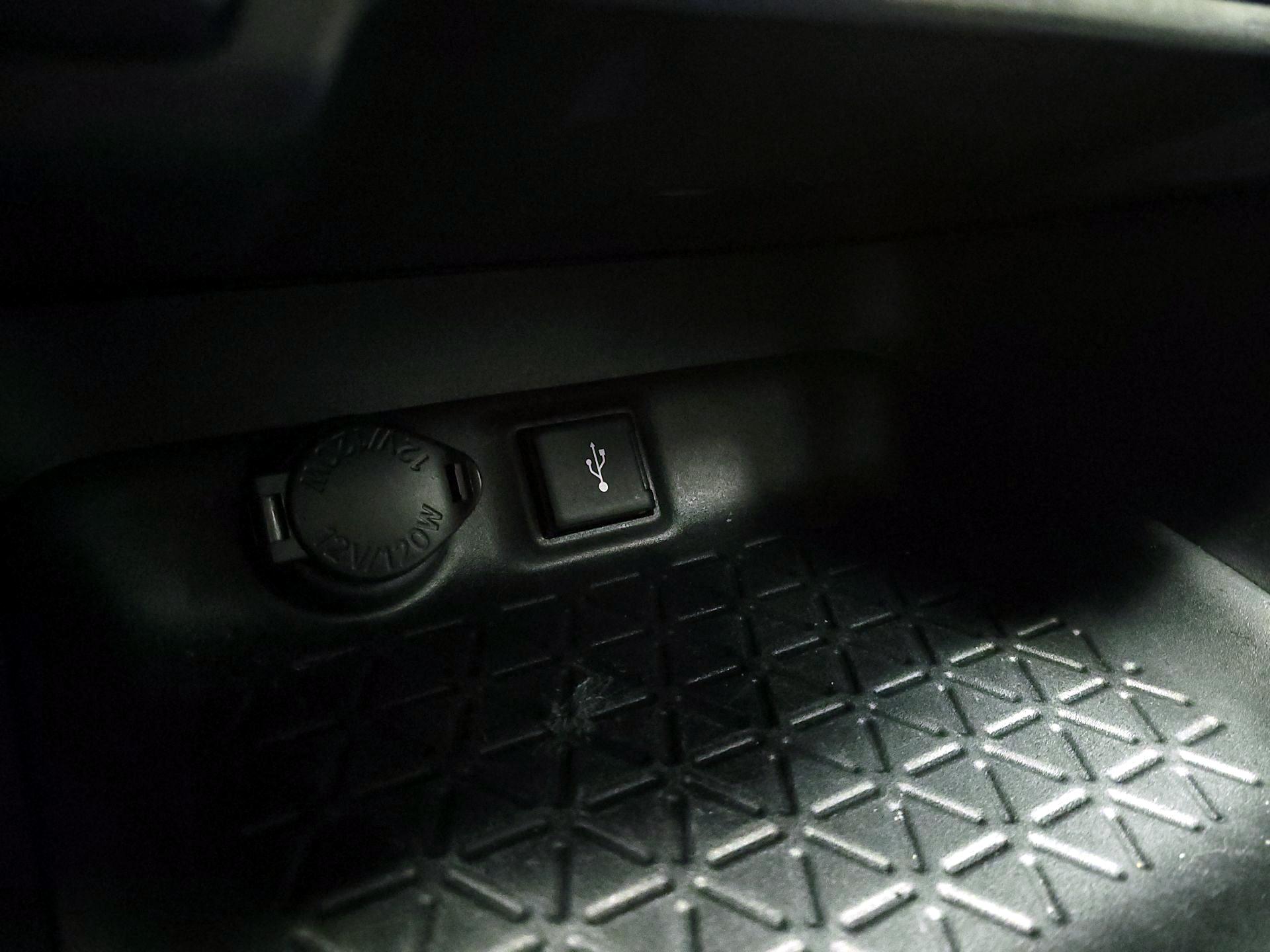 Thumbnail: 2020 Toyota RAV4 - 18