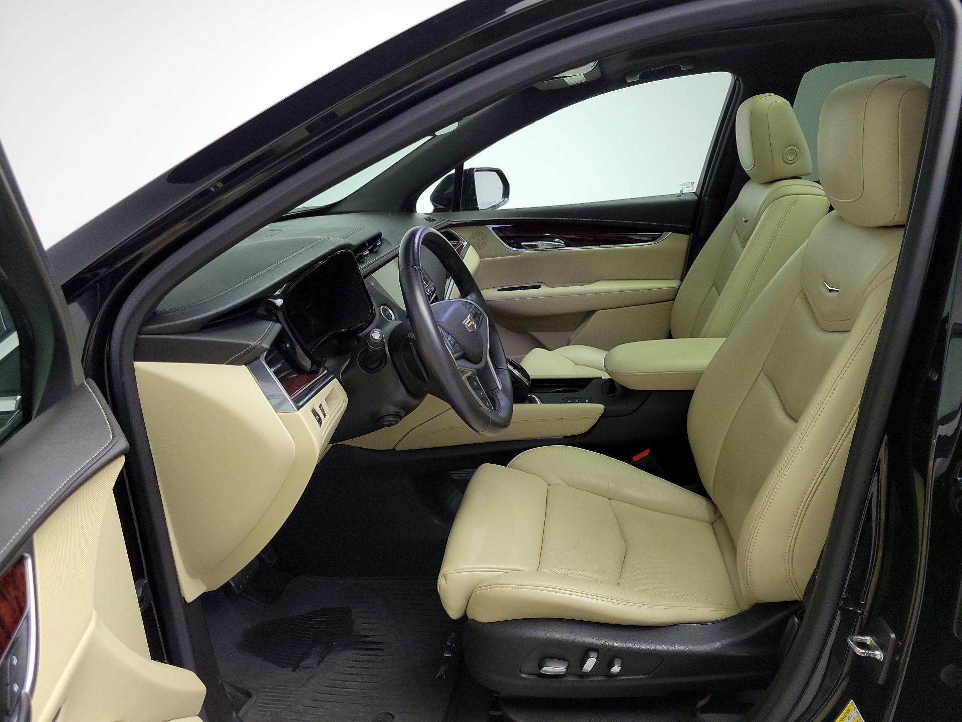 Thumbnail: 2017 Cadillac XT5 - 11