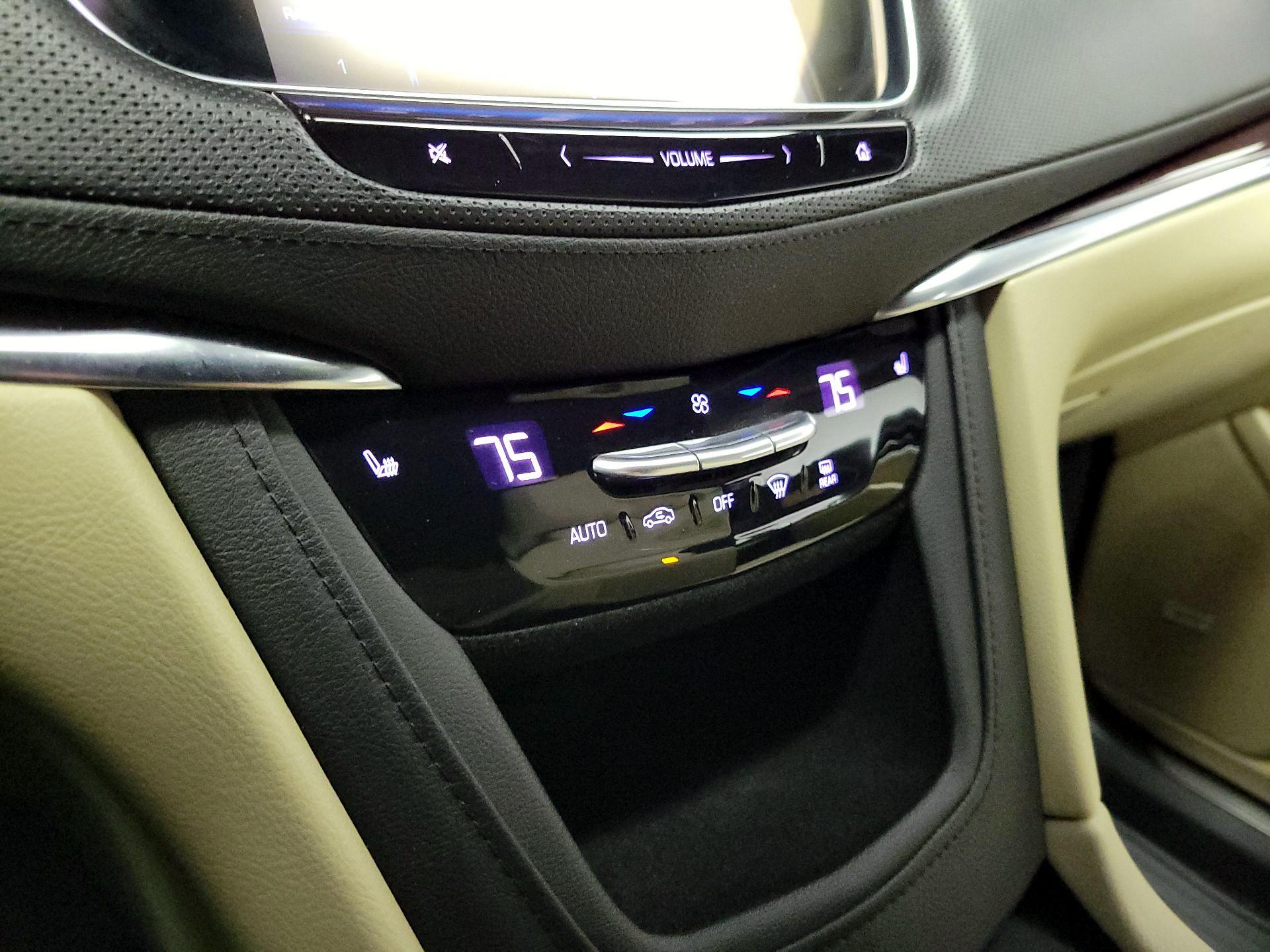 Thumbnail: 2017 Cadillac XT5 - 17