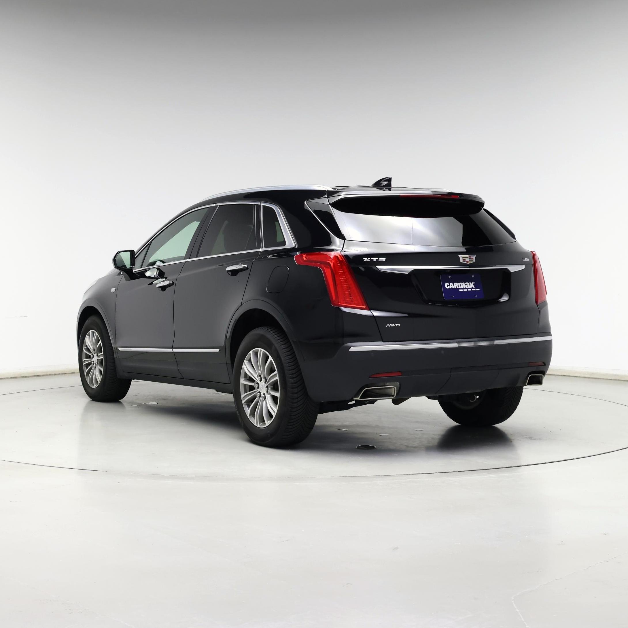 Thumbnail: 2017 Cadillac XT5 - 2