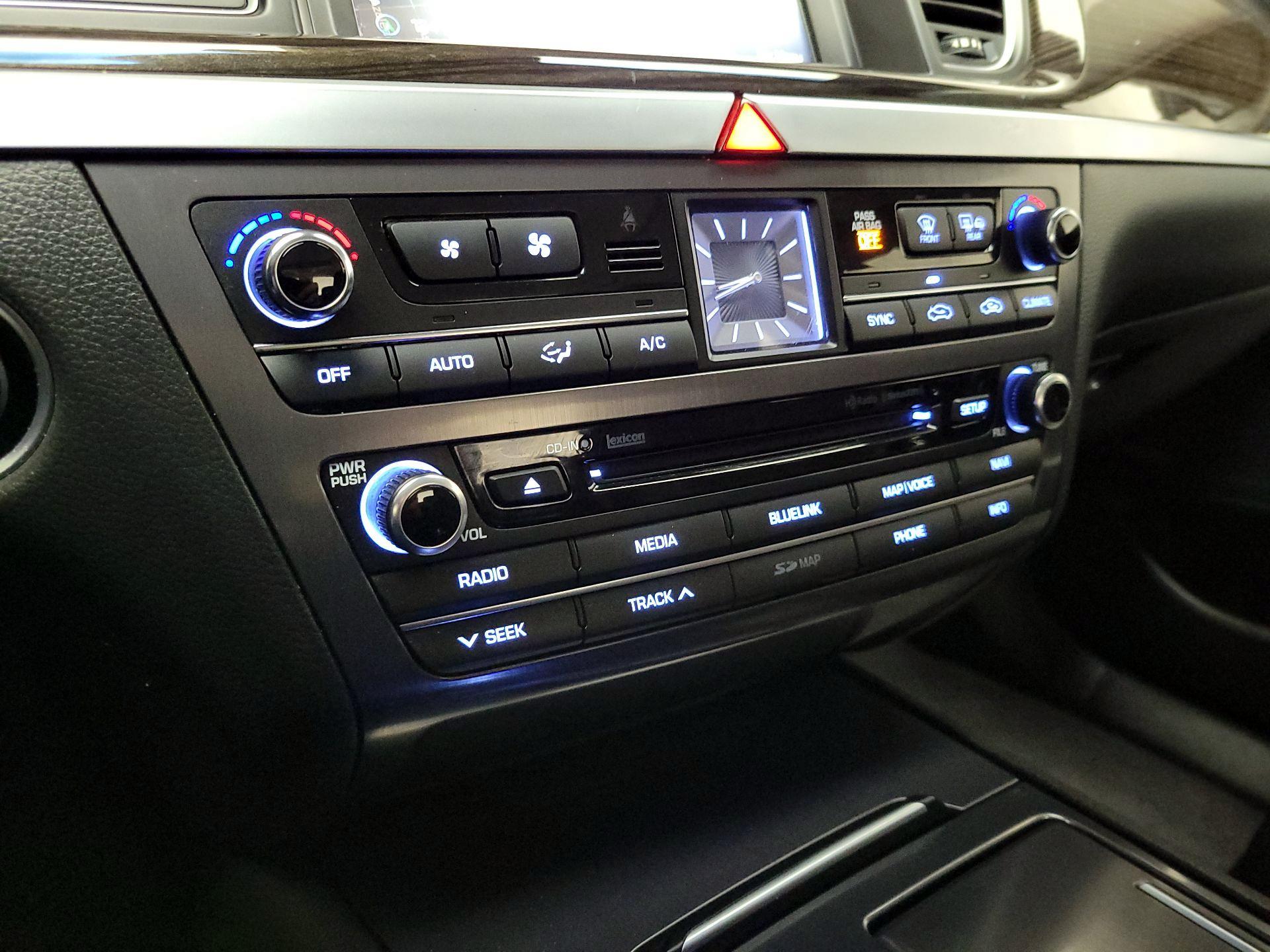 Thumbnail: 2015 Hyundai Genesis - 17