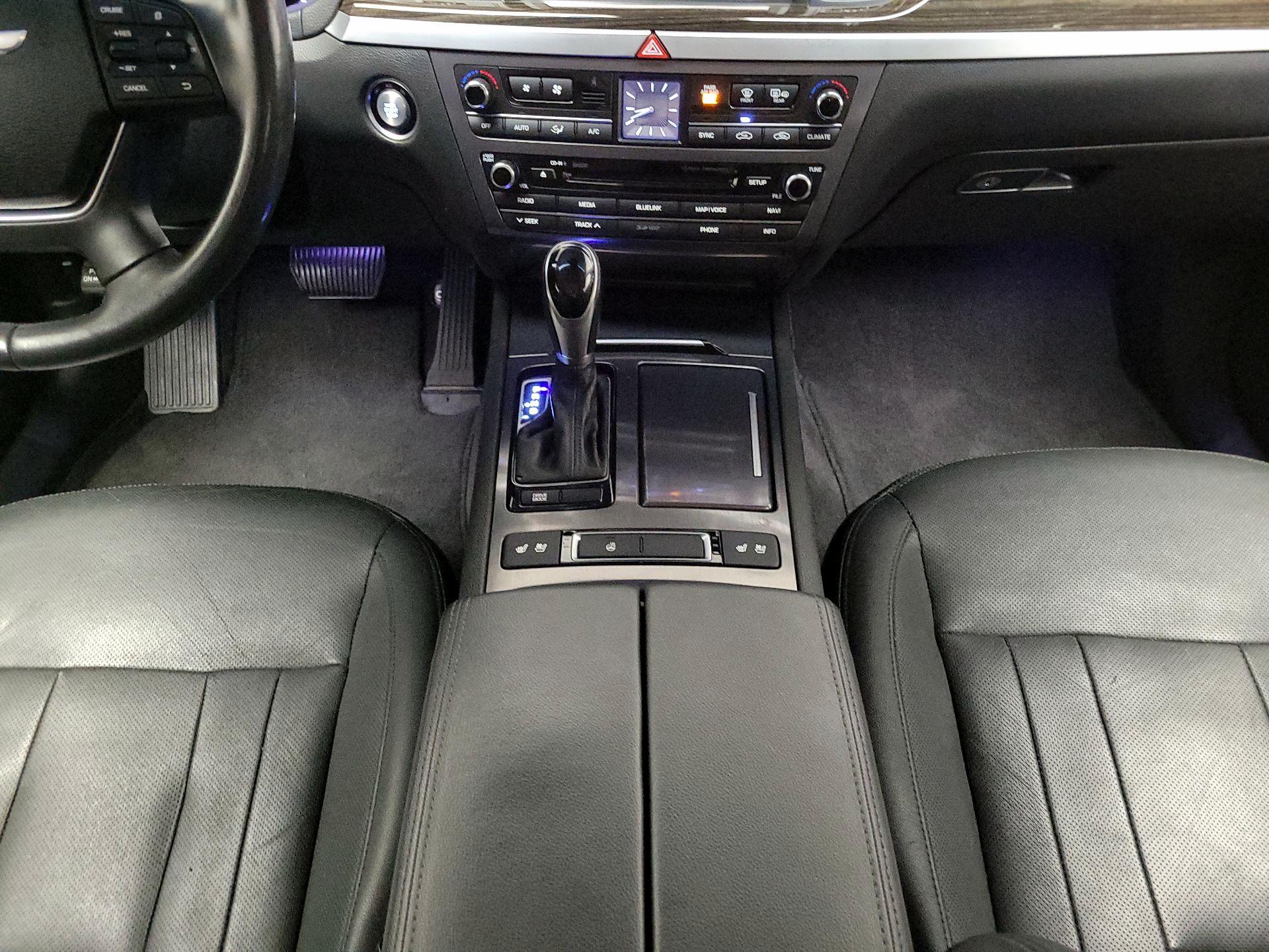 Thumbnail: 2015 Hyundai Genesis - 18