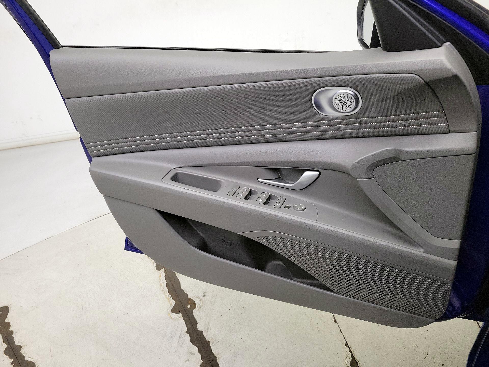 Thumbnail: 2023 Hyundai Elantra - 12