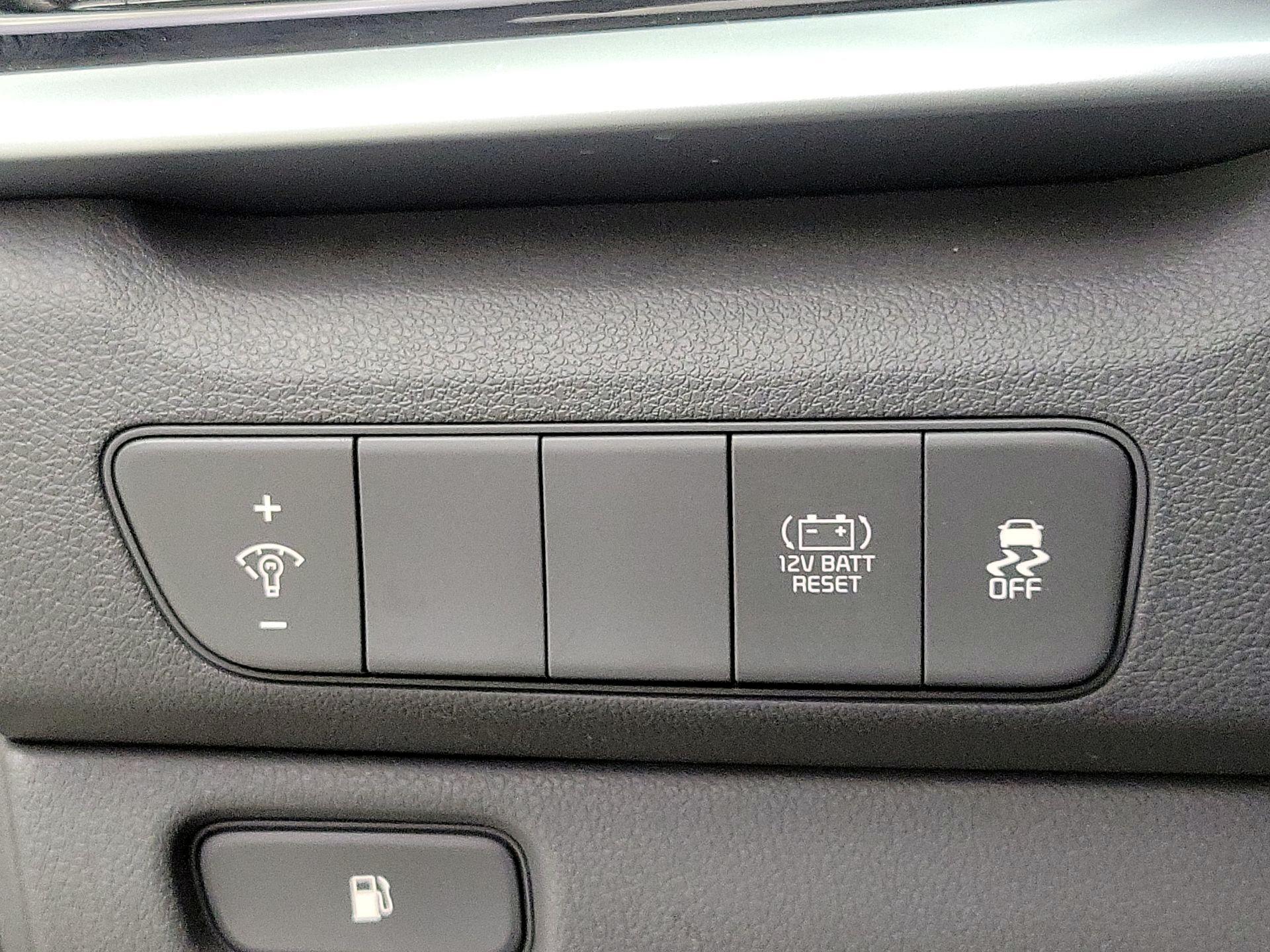 Thumbnail: 2020 Kia Niro - 13