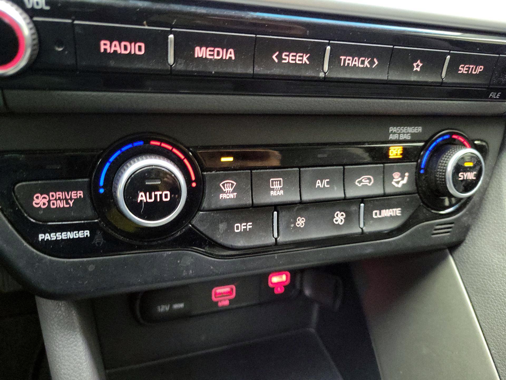 Thumbnail: 2020 Kia Niro - 16