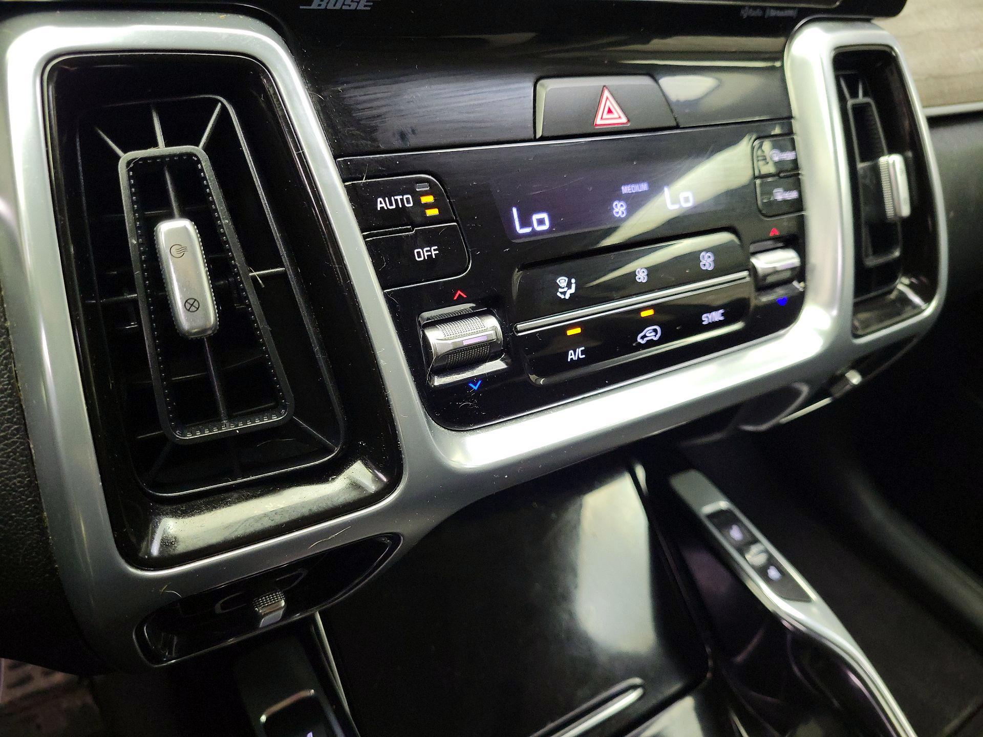 Thumbnail: 2022 Kia Sorento - 17