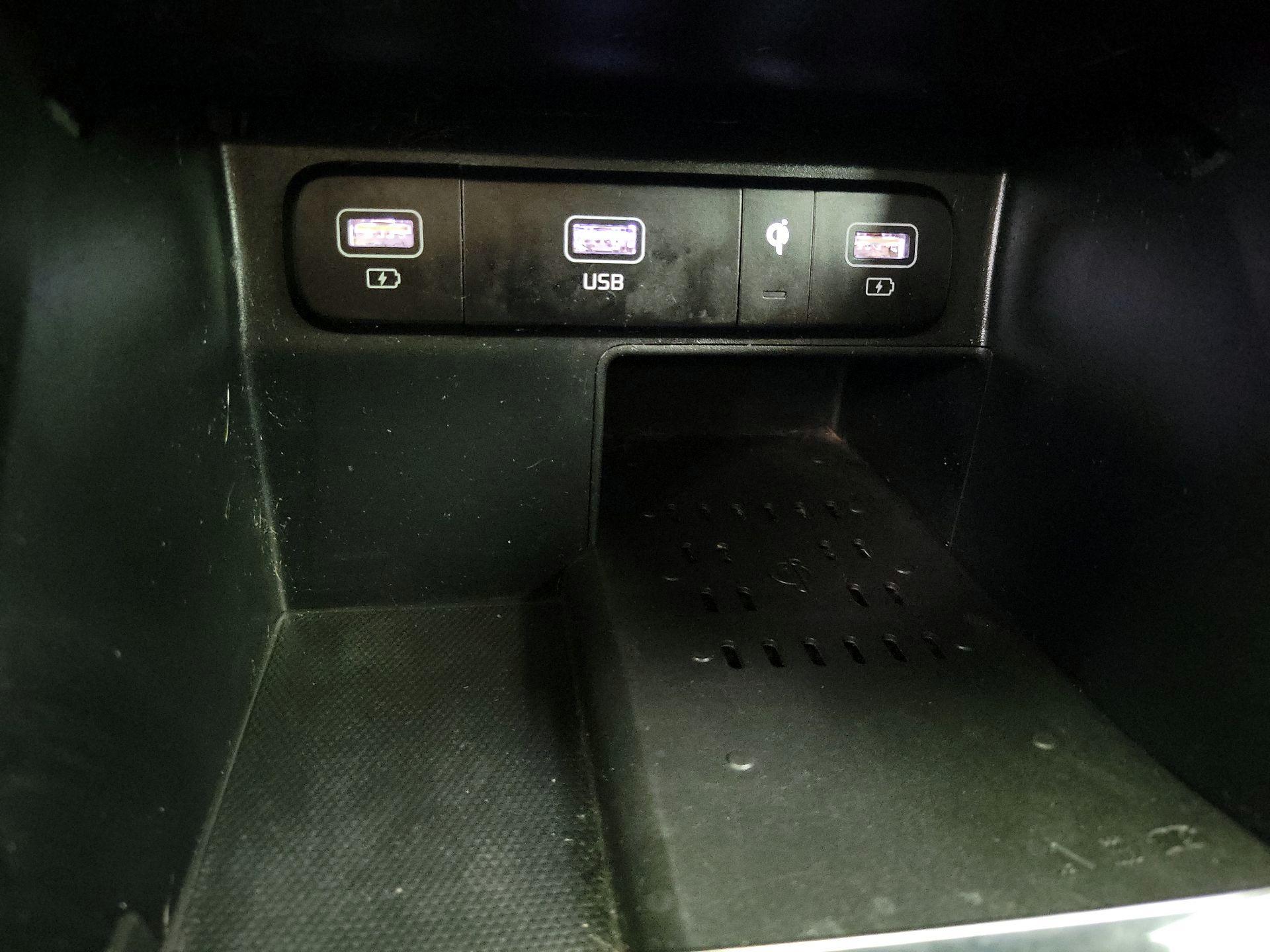 Thumbnail: 2022 Kia Sorento - 19