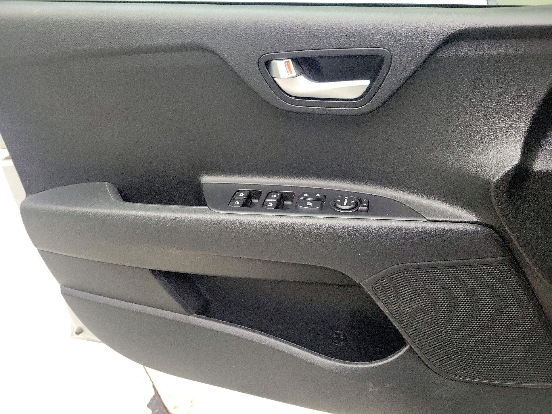 Thumbnail: 2023 Kia Rio - 12