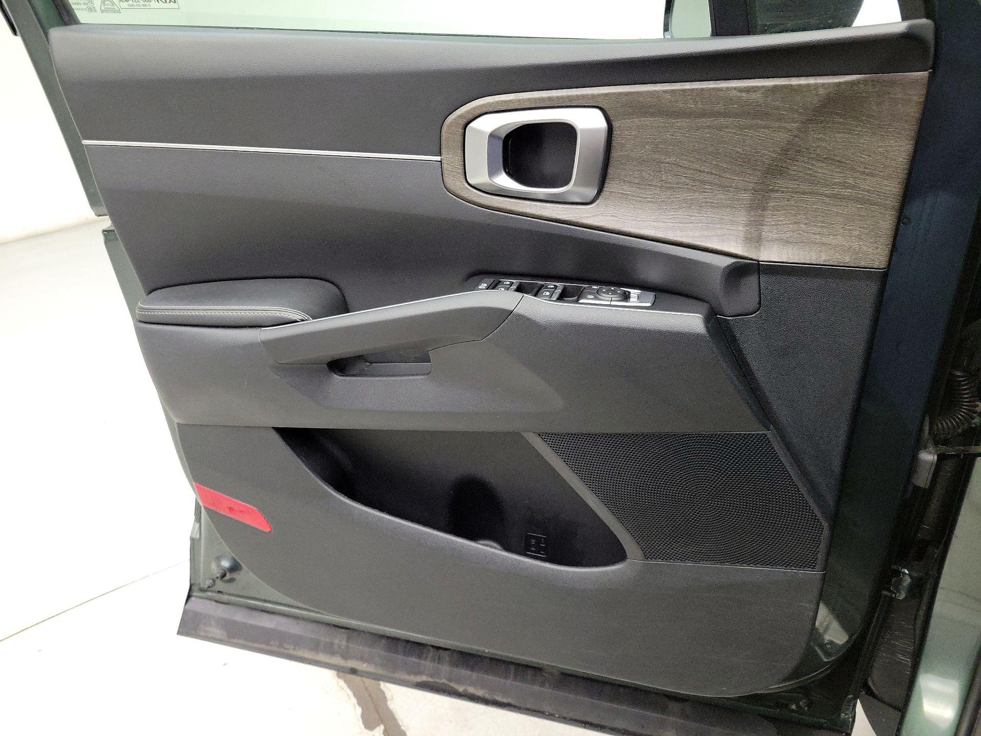 Thumbnail: 2022 Kia Sorento - 12