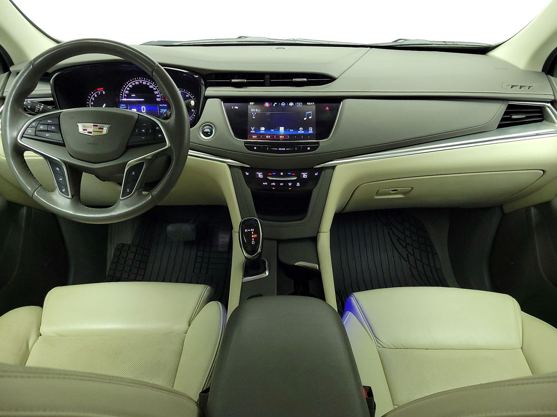 Thumbnail: 2017 Cadillac XT5 - 9