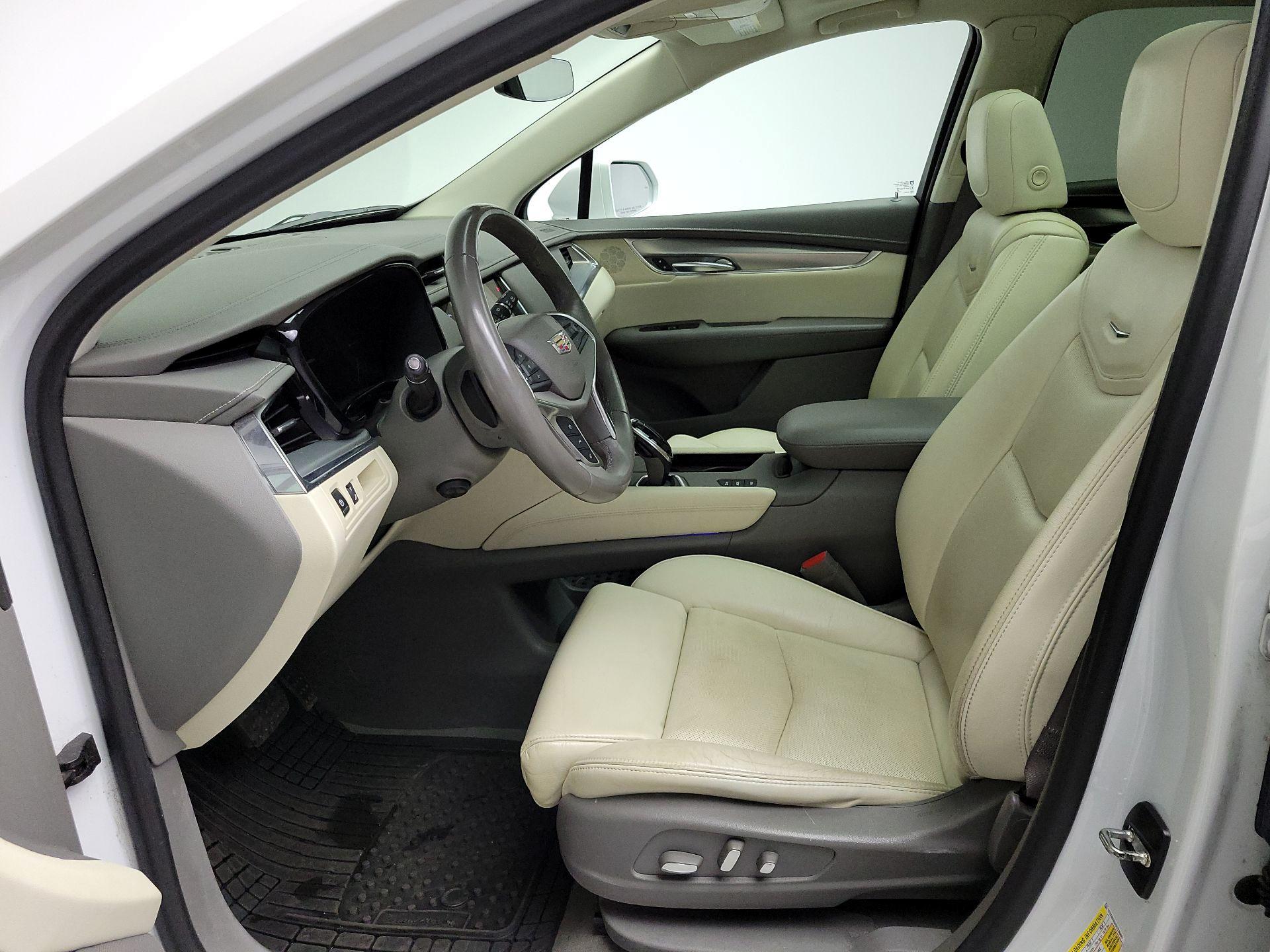 Thumbnail: 2017 Cadillac XT5 - 11