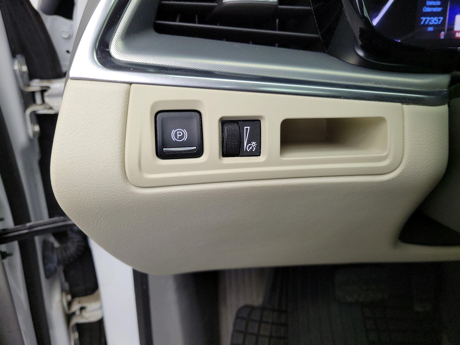 Thumbnail: 2017 Cadillac XT5 - 13