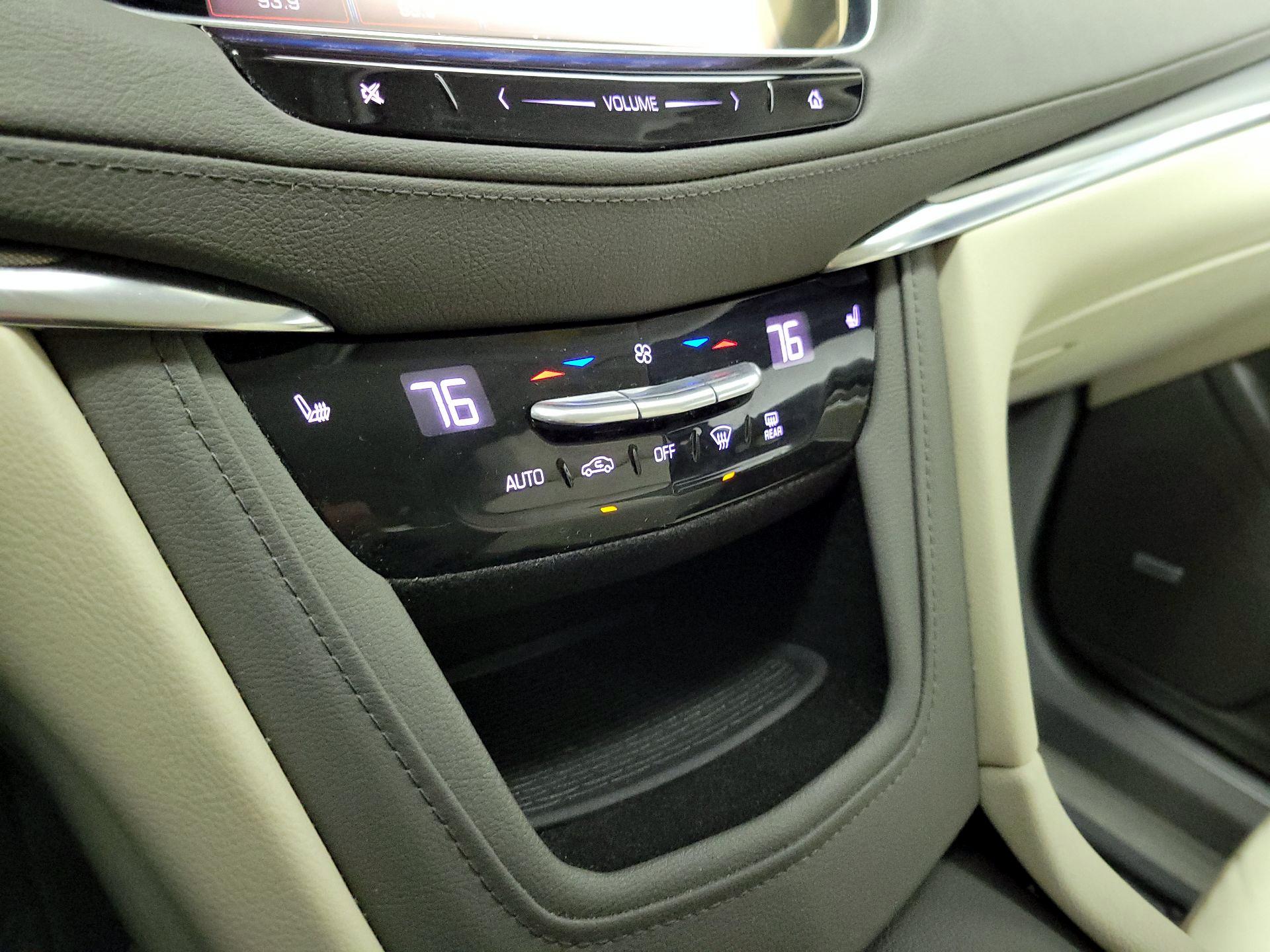 Thumbnail: 2017 Cadillac XT5 - 17