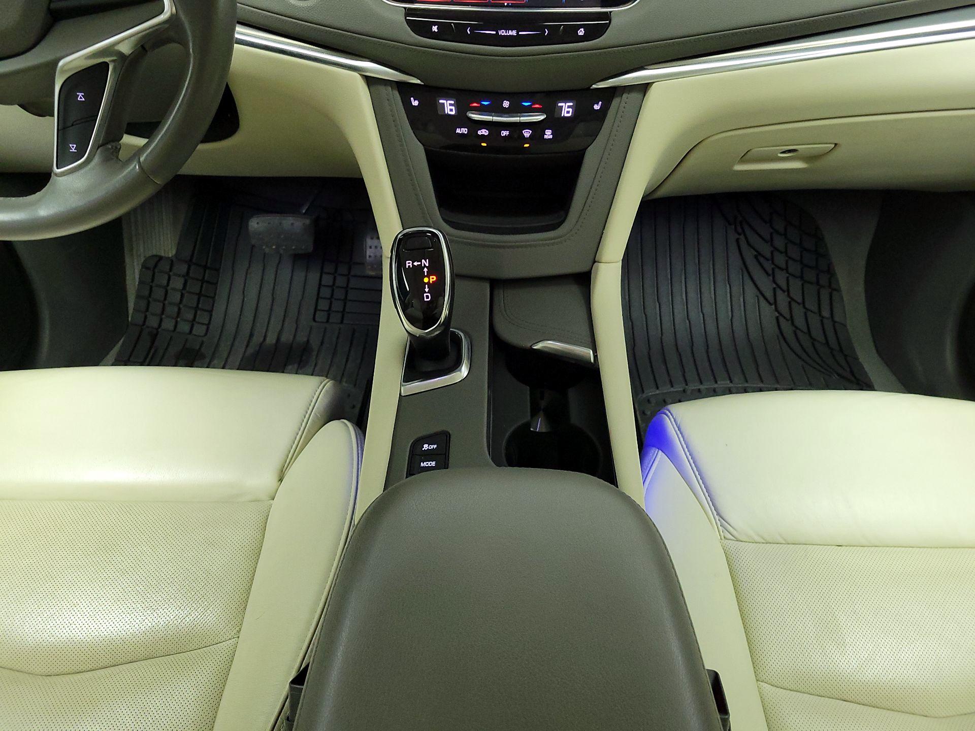 Thumbnail: 2017 Cadillac XT5 - 18