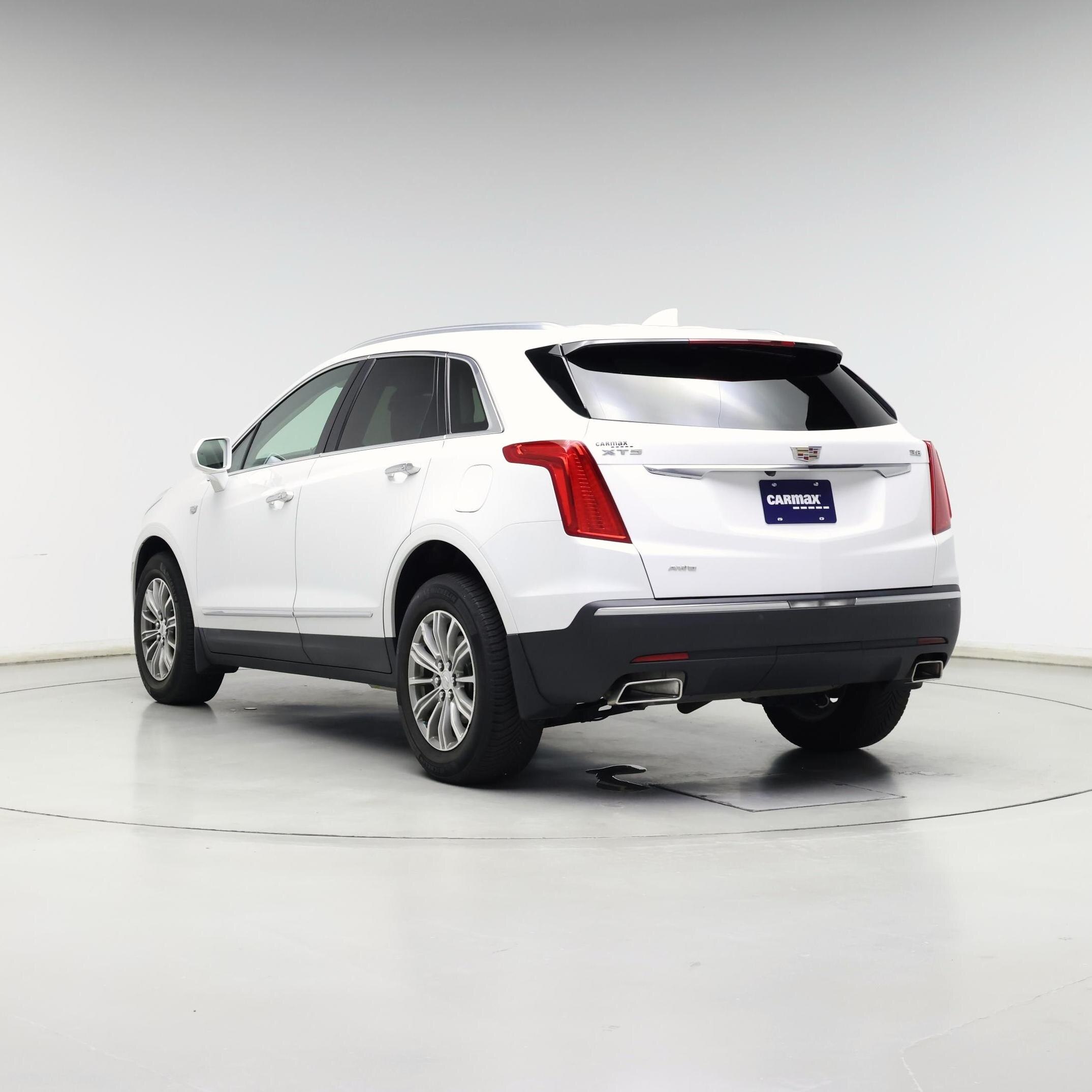 Thumbnail: 2017 Cadillac XT5 - 2