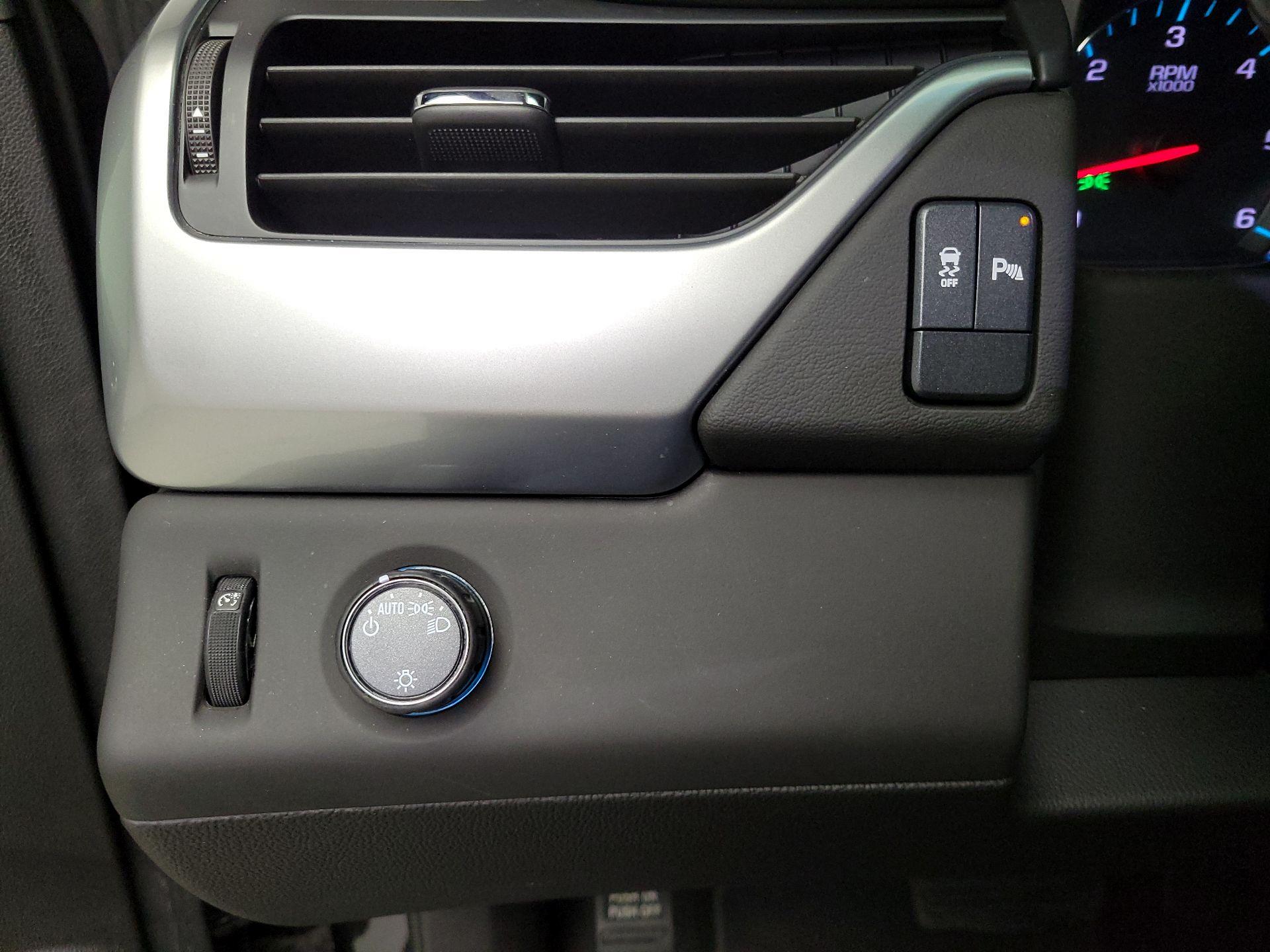 Thumbnail: 2018 Chevrolet Tahoe - 13