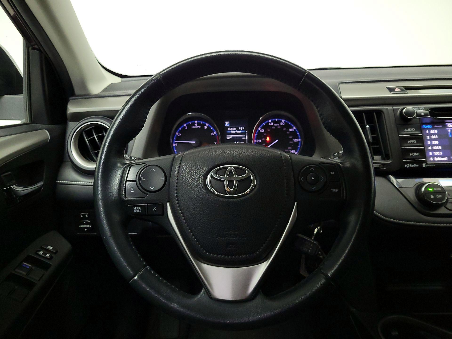 Thumbnail: 2016 Toyota RAV4 - 10