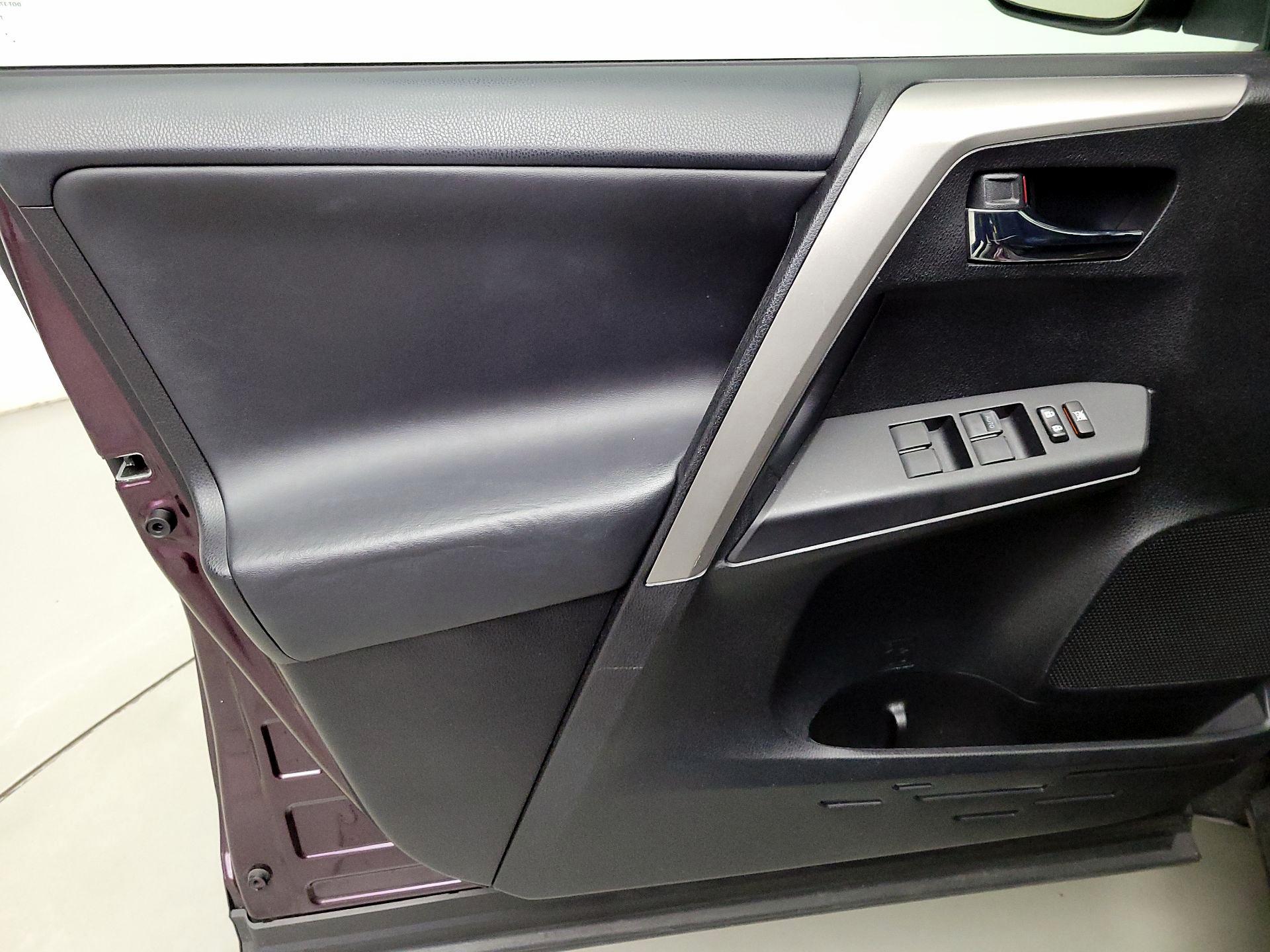 Thumbnail: 2016 Toyota RAV4 - 12