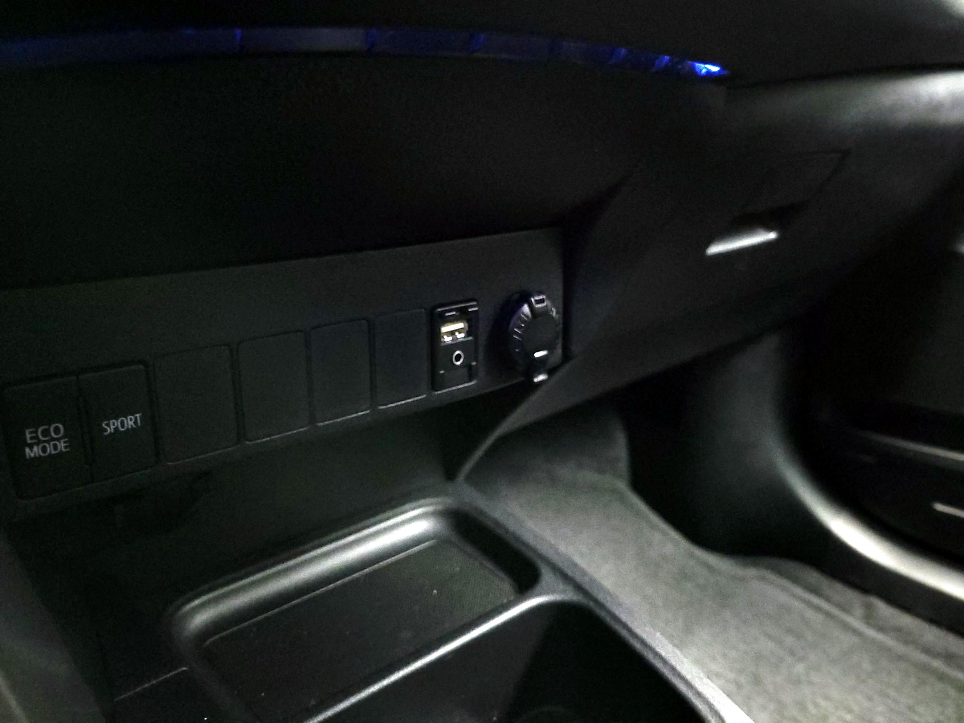 Thumbnail: 2016 Toyota RAV4 - 18