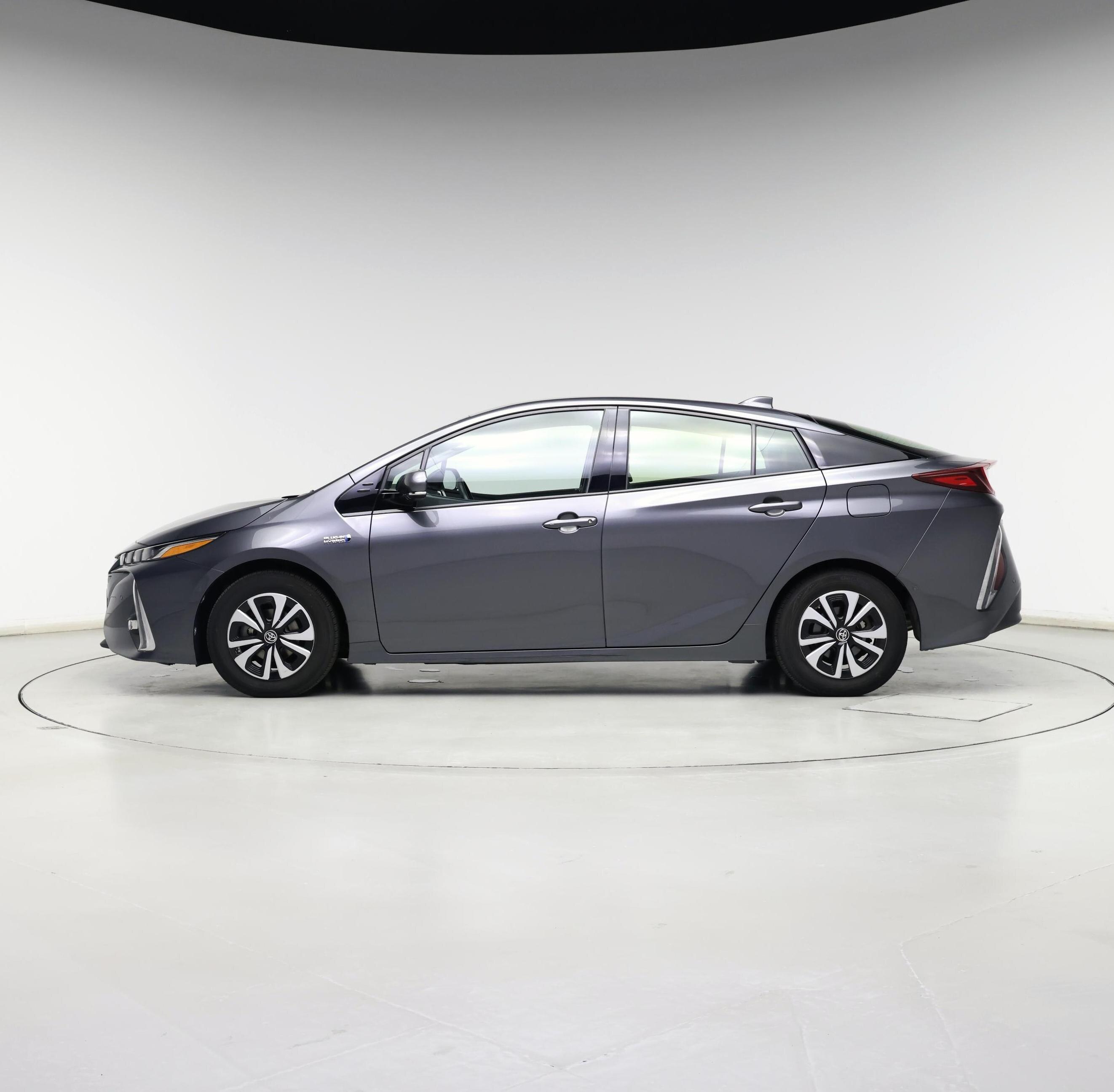 Thumbnail: 2017 Toyota Prius Prime - 3