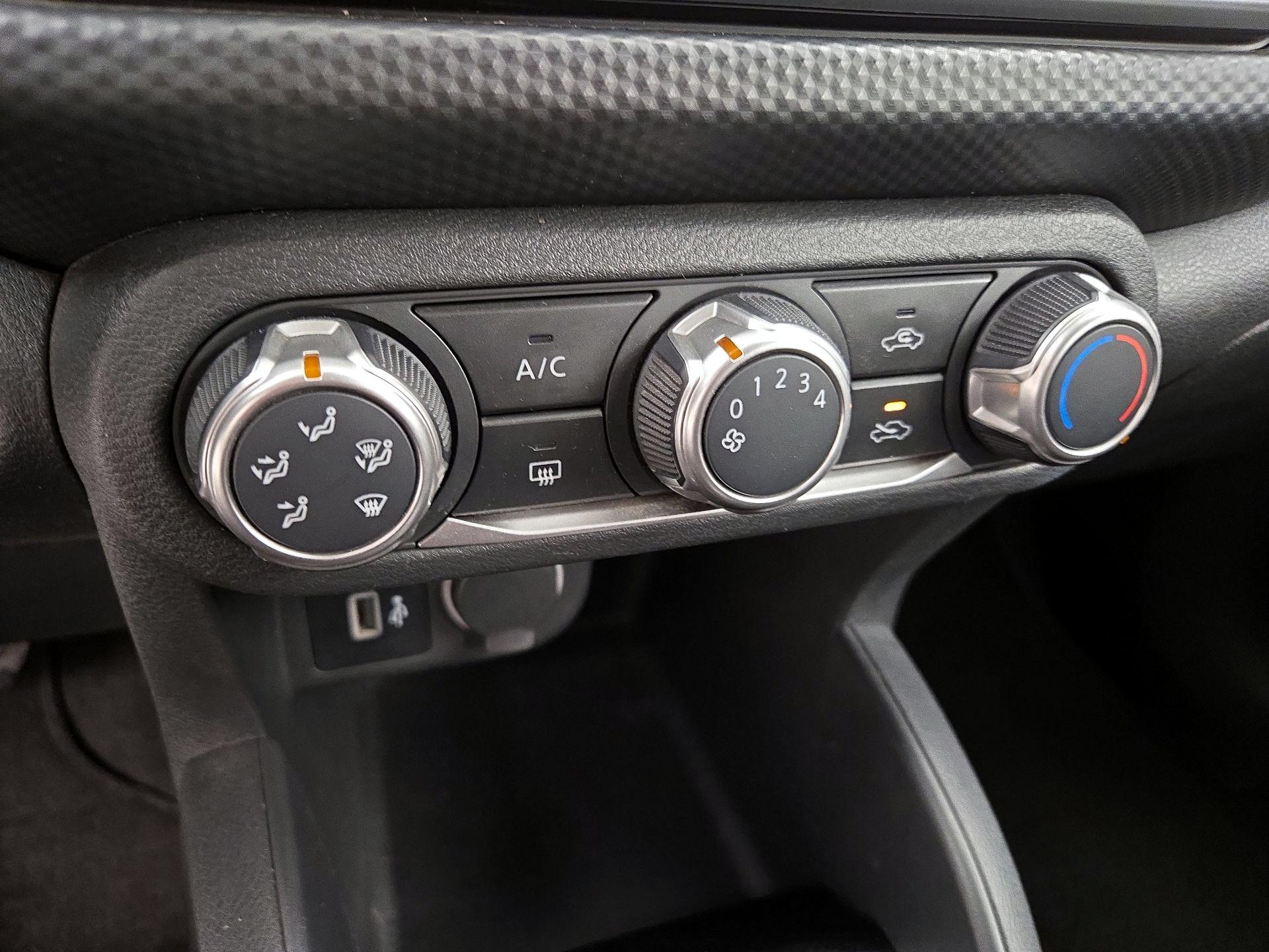 Thumbnail: 2021 Nissan Kicks - 16