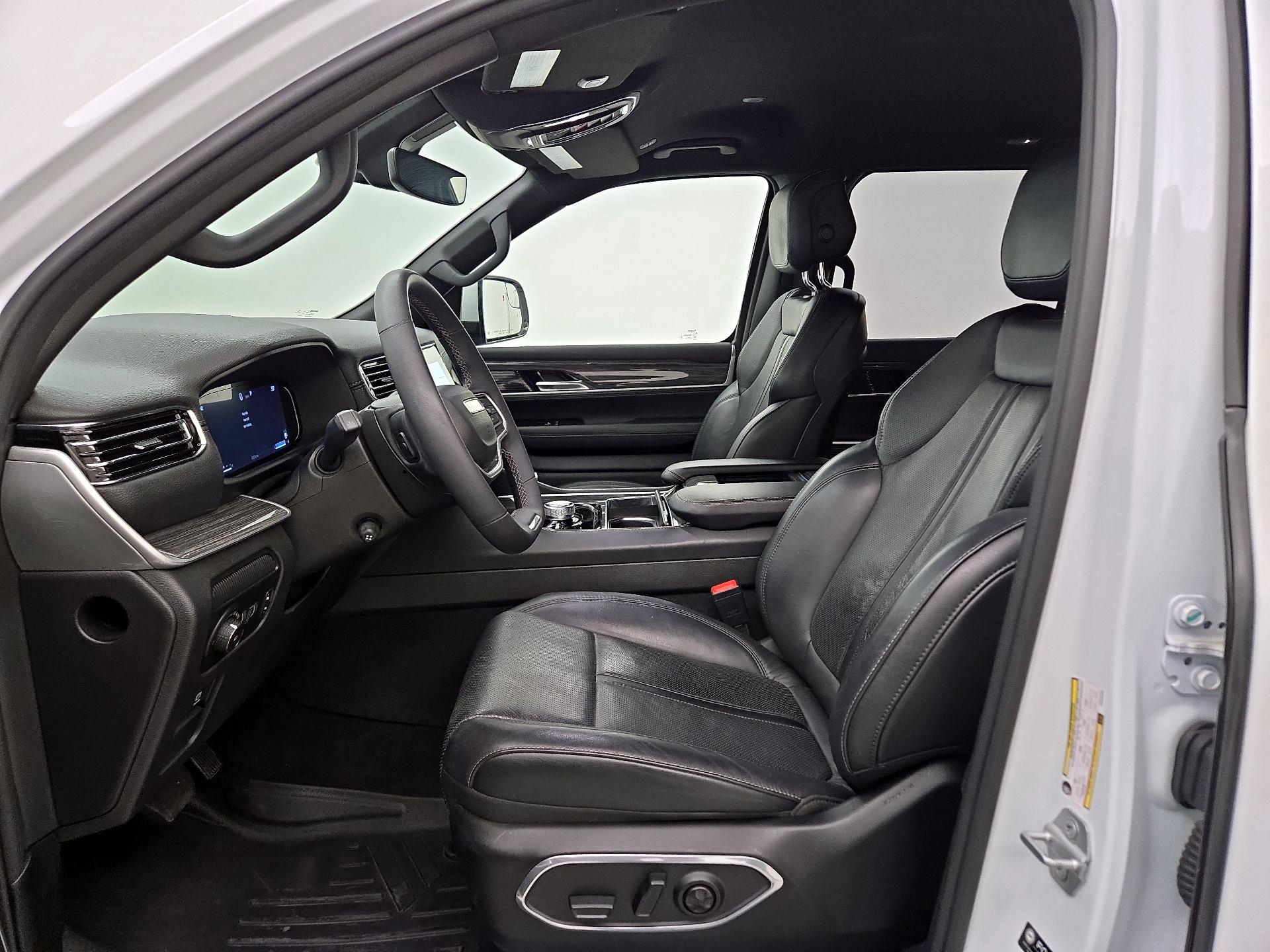 Thumbnail: 2022 Jeep Wagoneer - 11