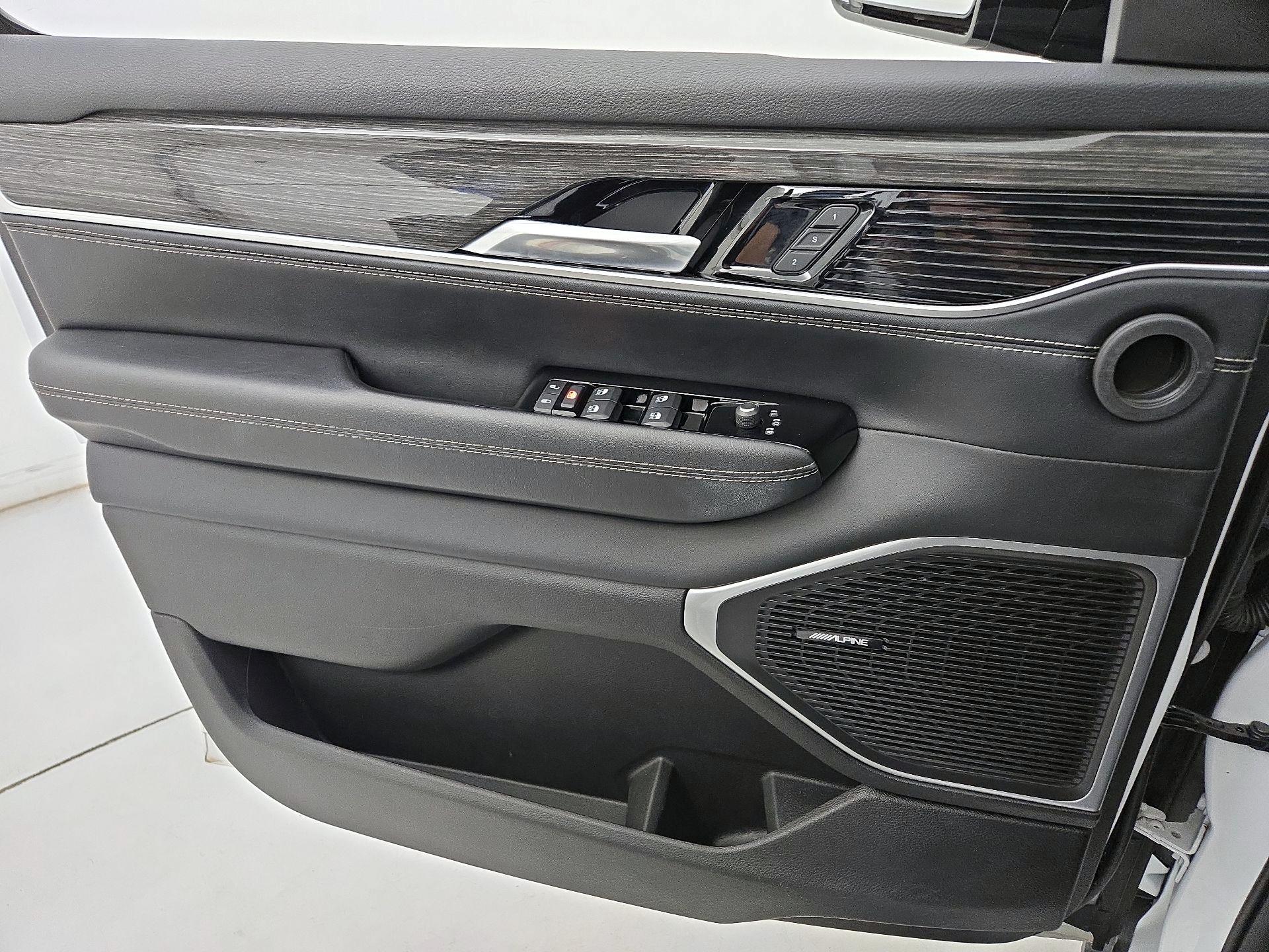 Thumbnail: 2022 Jeep Wagoneer - 12