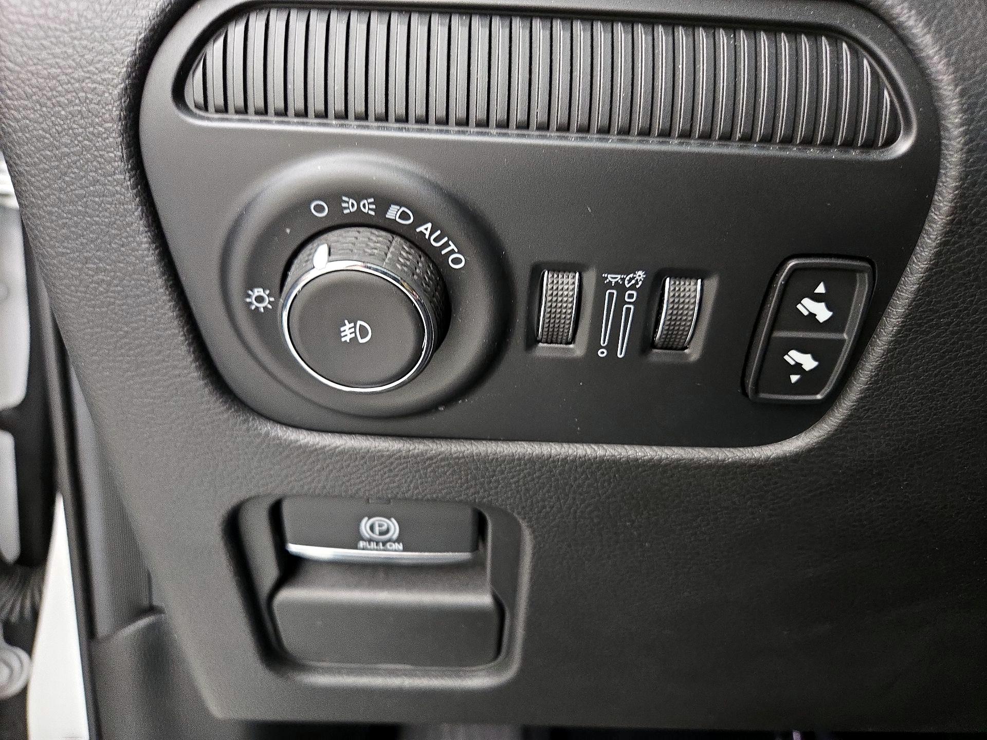 Thumbnail: 2022 Jeep Wagoneer - 13