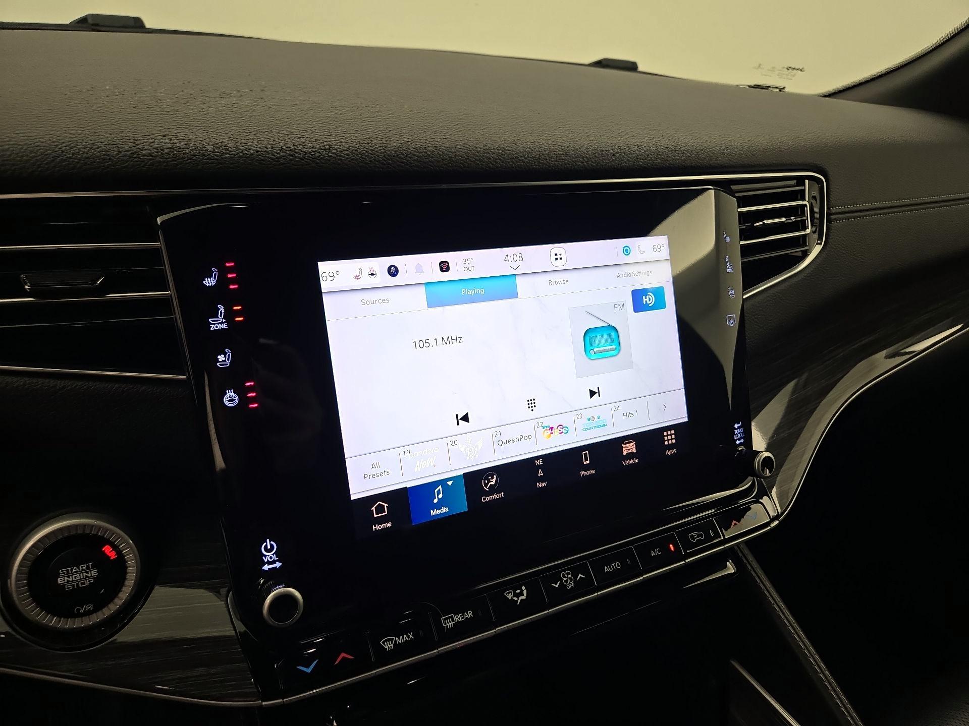 Thumbnail: 2022 Jeep Wagoneer - 16