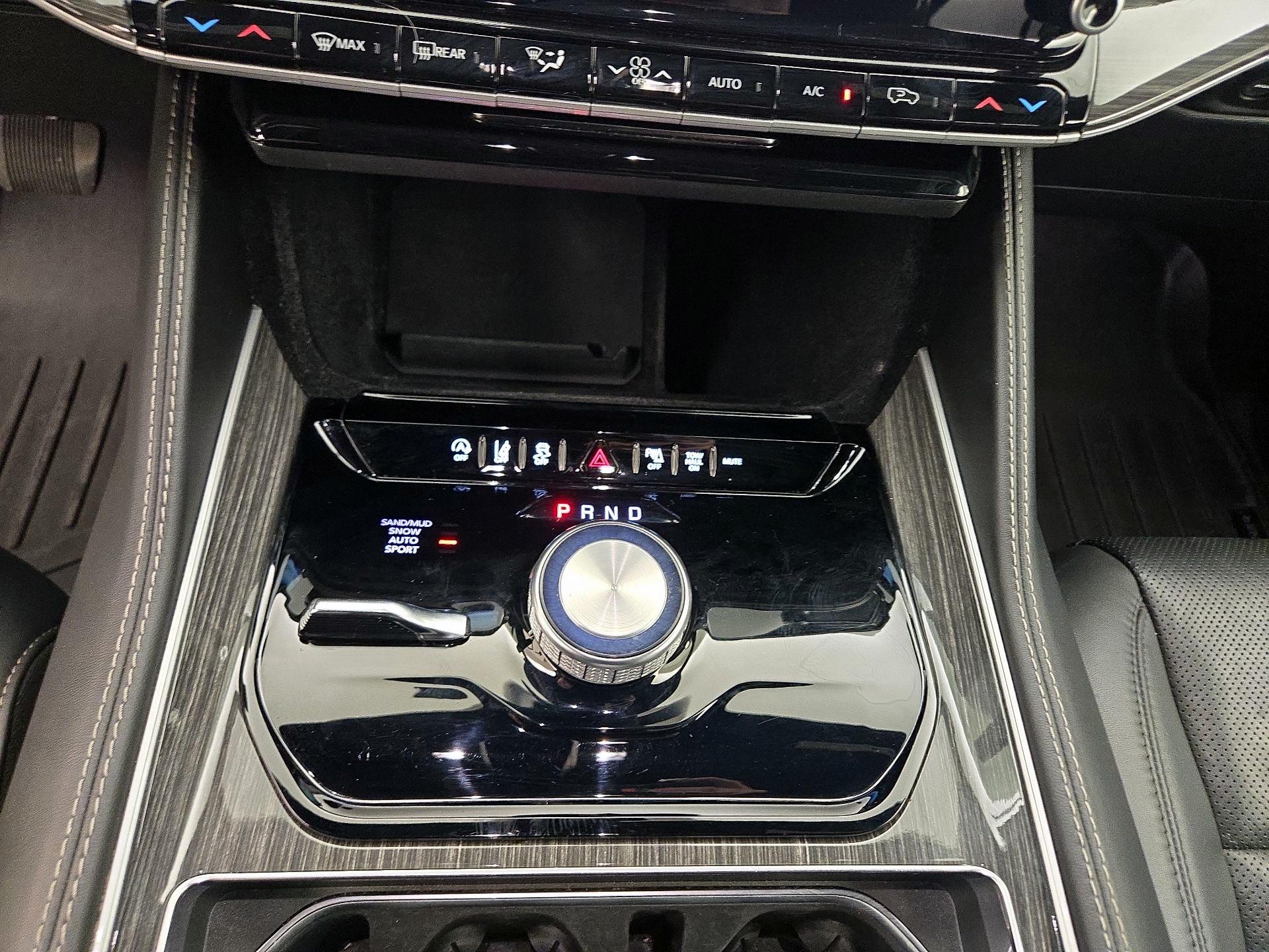 Thumbnail: 2022 Jeep Wagoneer - 18