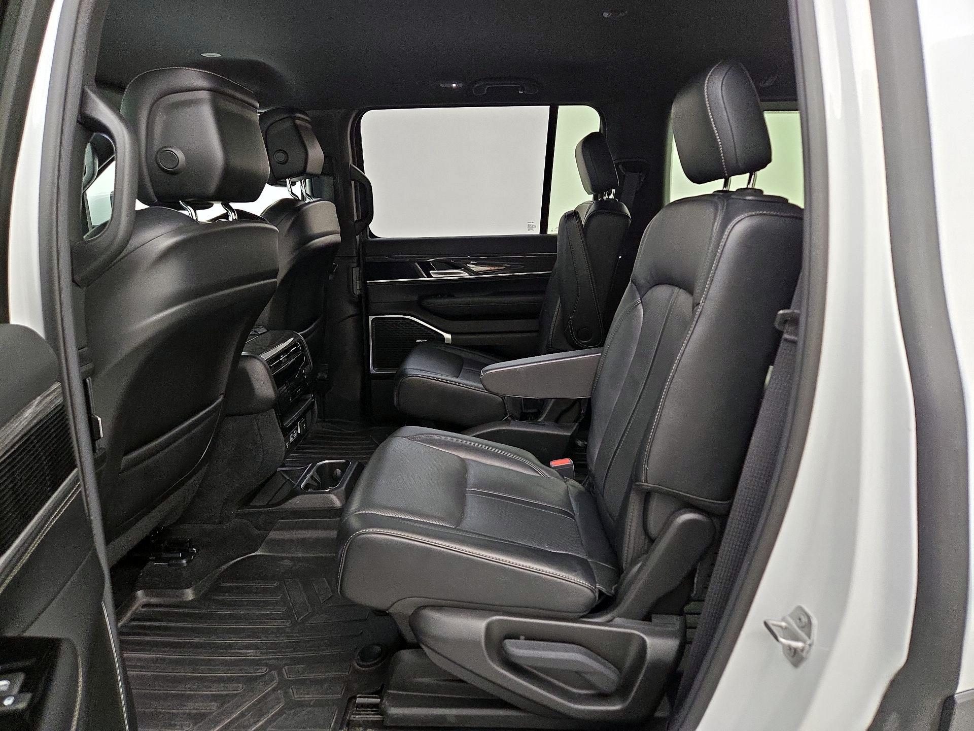 Thumbnail: 2022 Jeep Wagoneer - 20