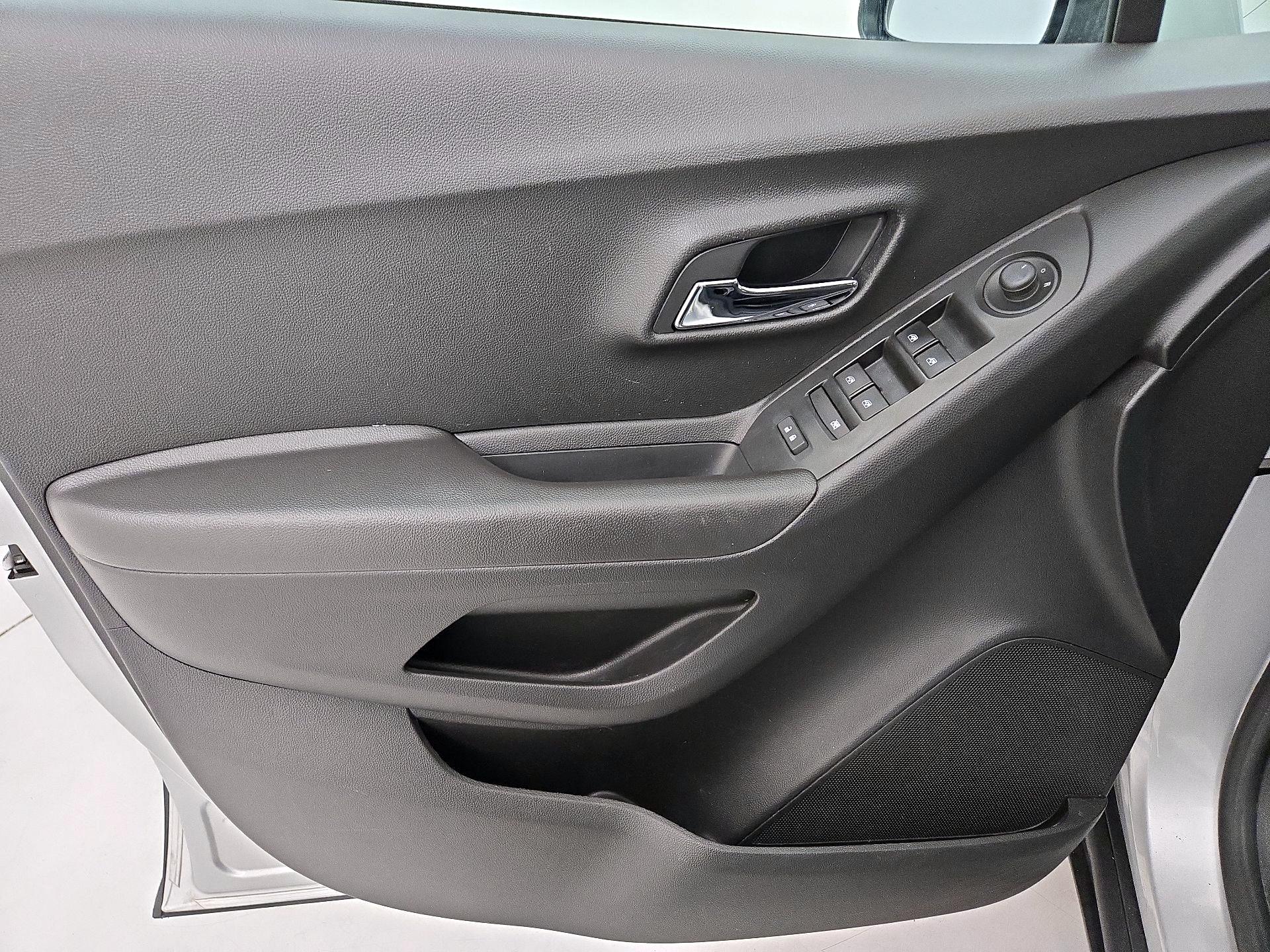 Thumbnail: 2020 Chevrolet Trax - 12