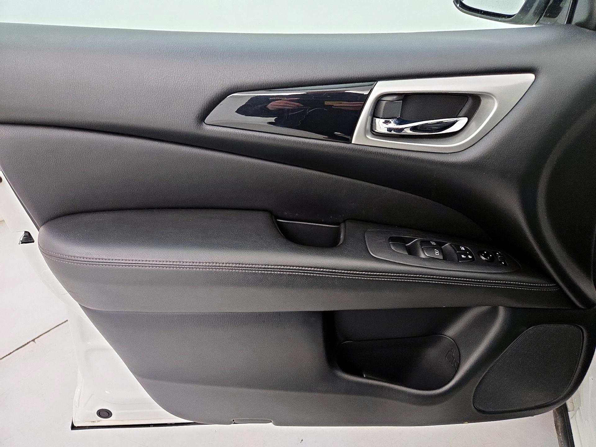 Thumbnail: 2020 Nissan Pathfinder - 12